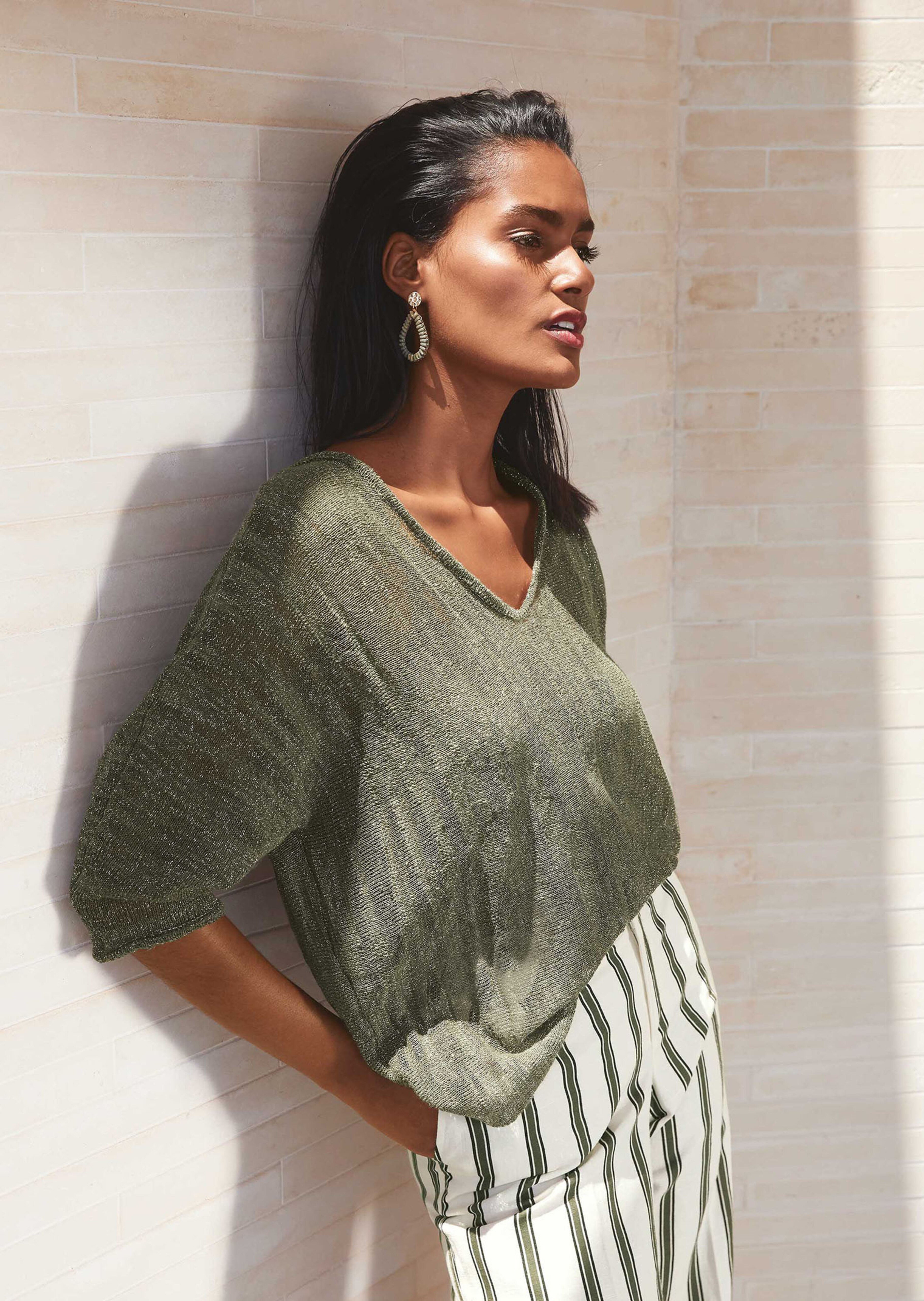 Leichter Sommerpullover mit Glanz