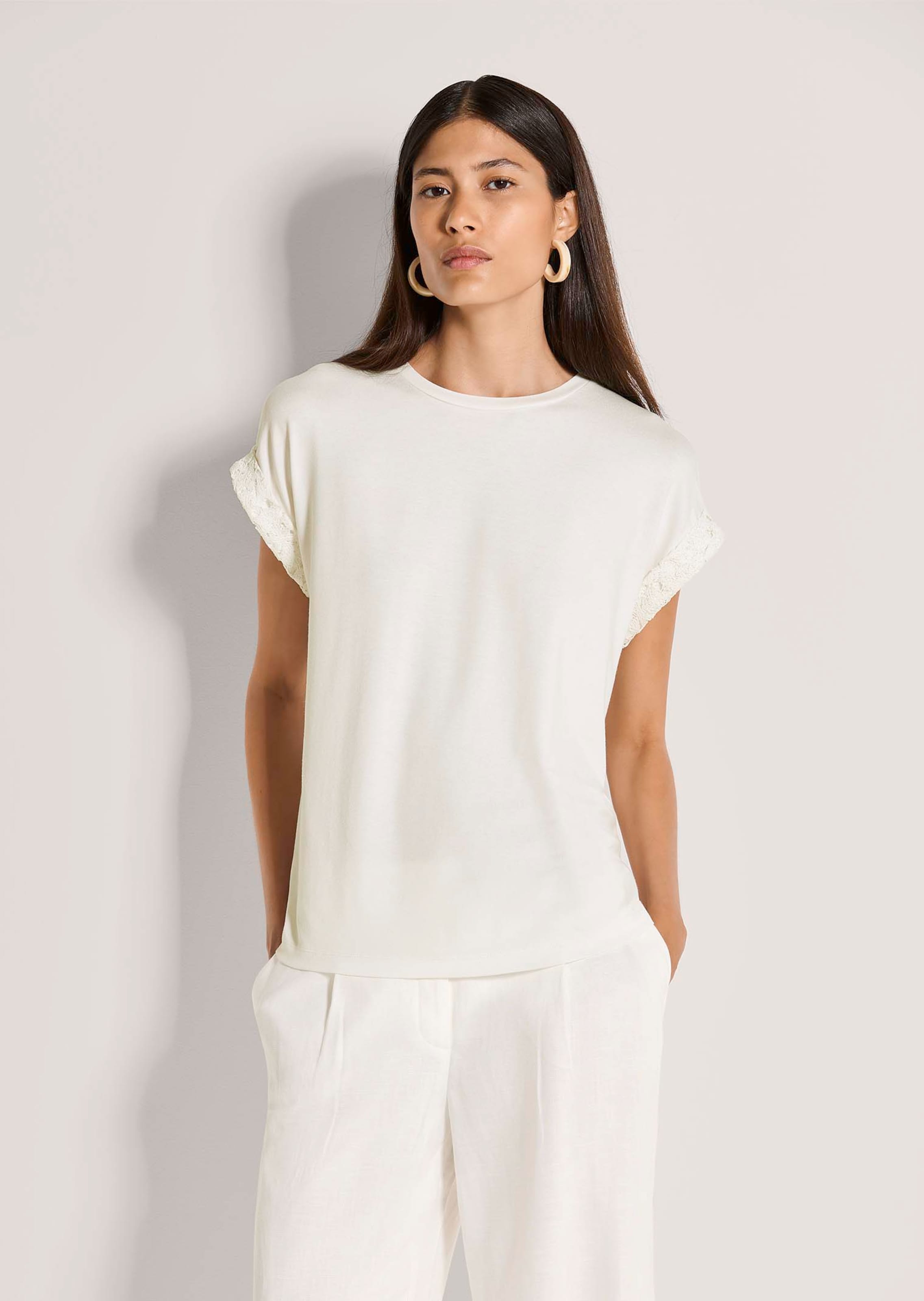 Shirt mit Spitze an den Ärmeln