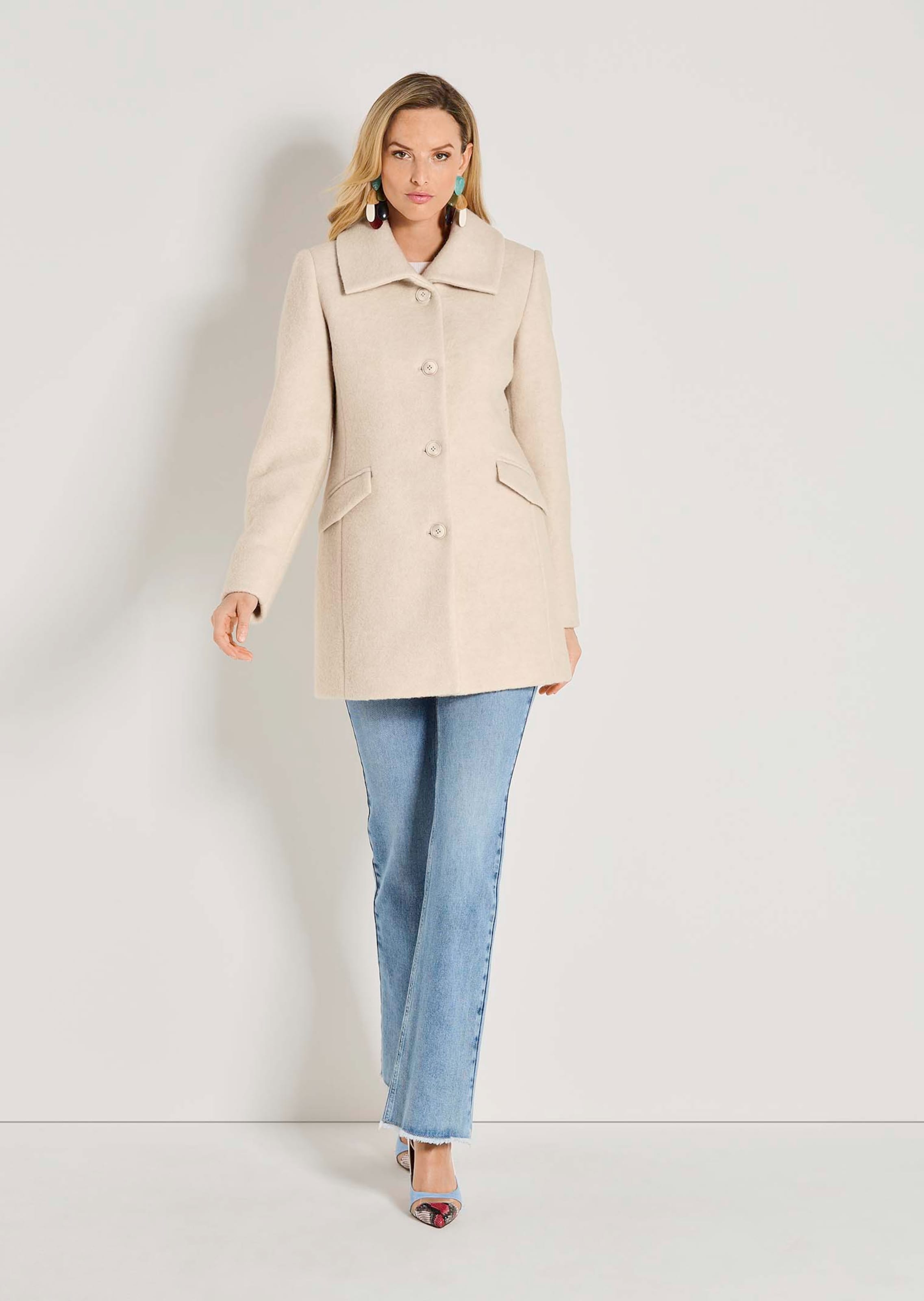 Wool-blend short coat in pearl white | MADELEINE Fashion