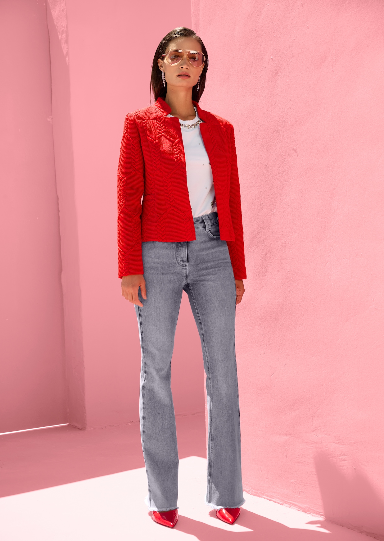 Kurzer Jersey-Blazer mit Zopfmuster