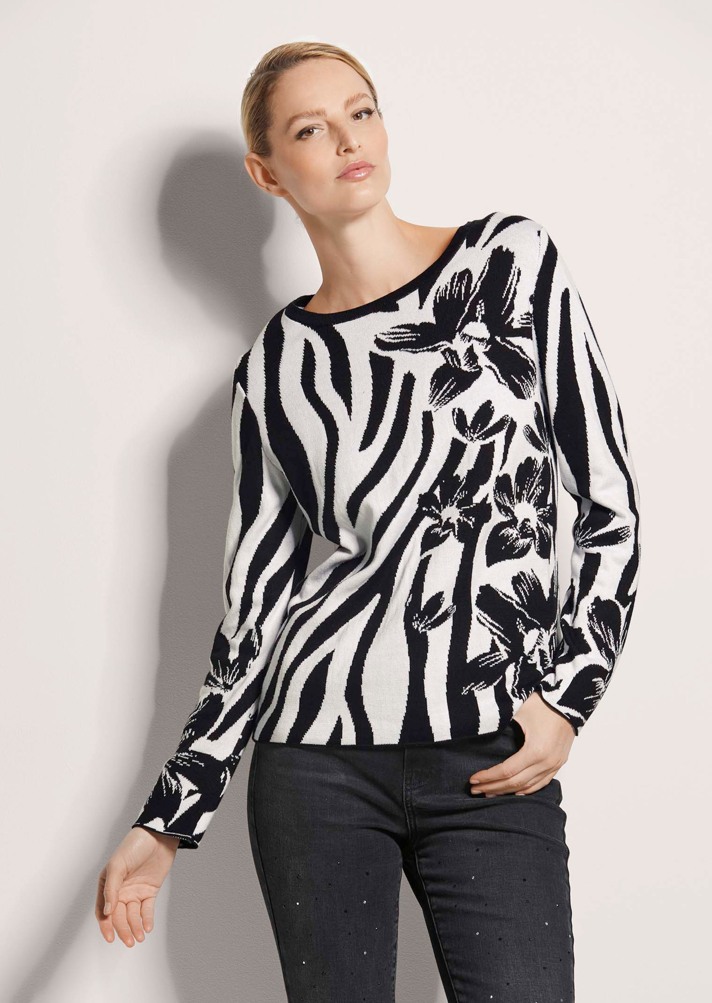 Rundhals-Pullover mit kontraststarken Intarsien