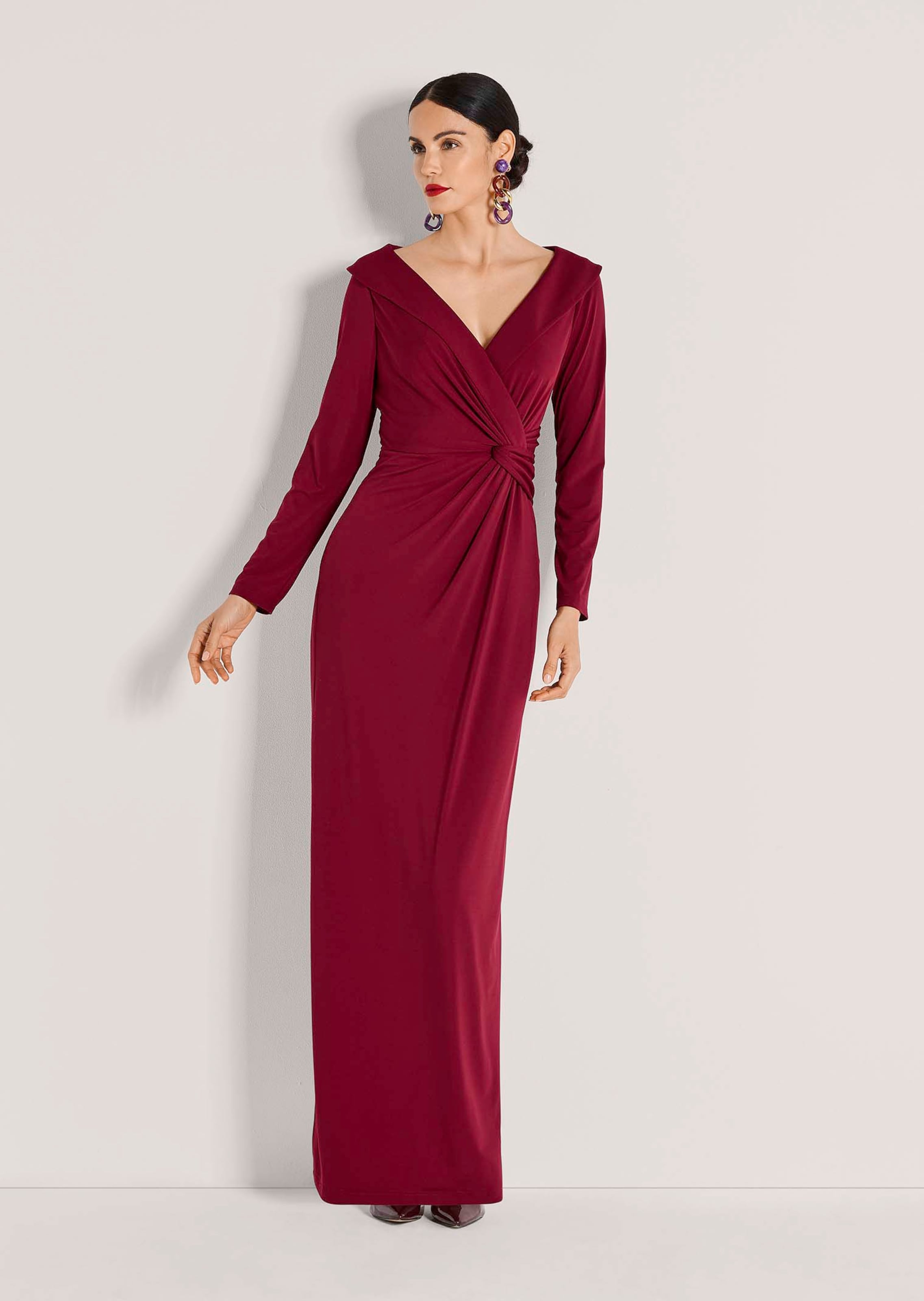 Bodenlanges Abendkleid mit langen Ärmeln