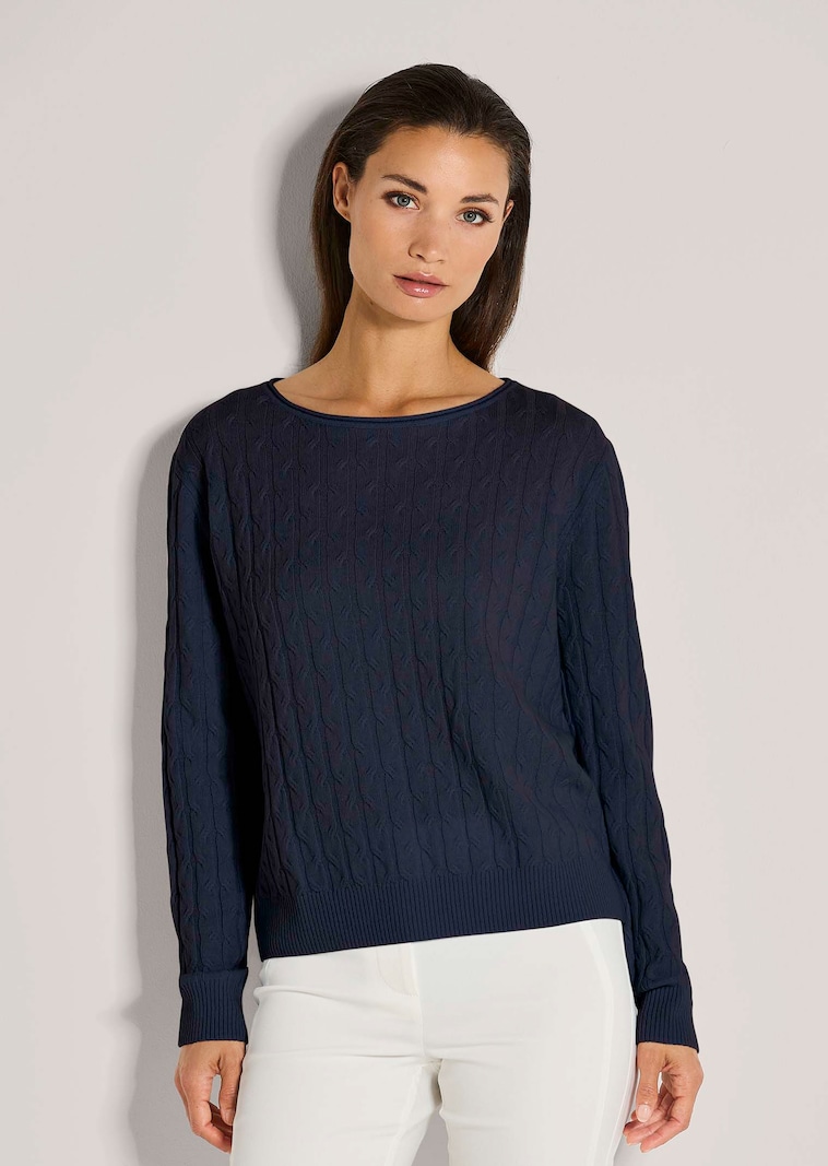 Schurwoll-Pullover mit feinem Zopfmuster