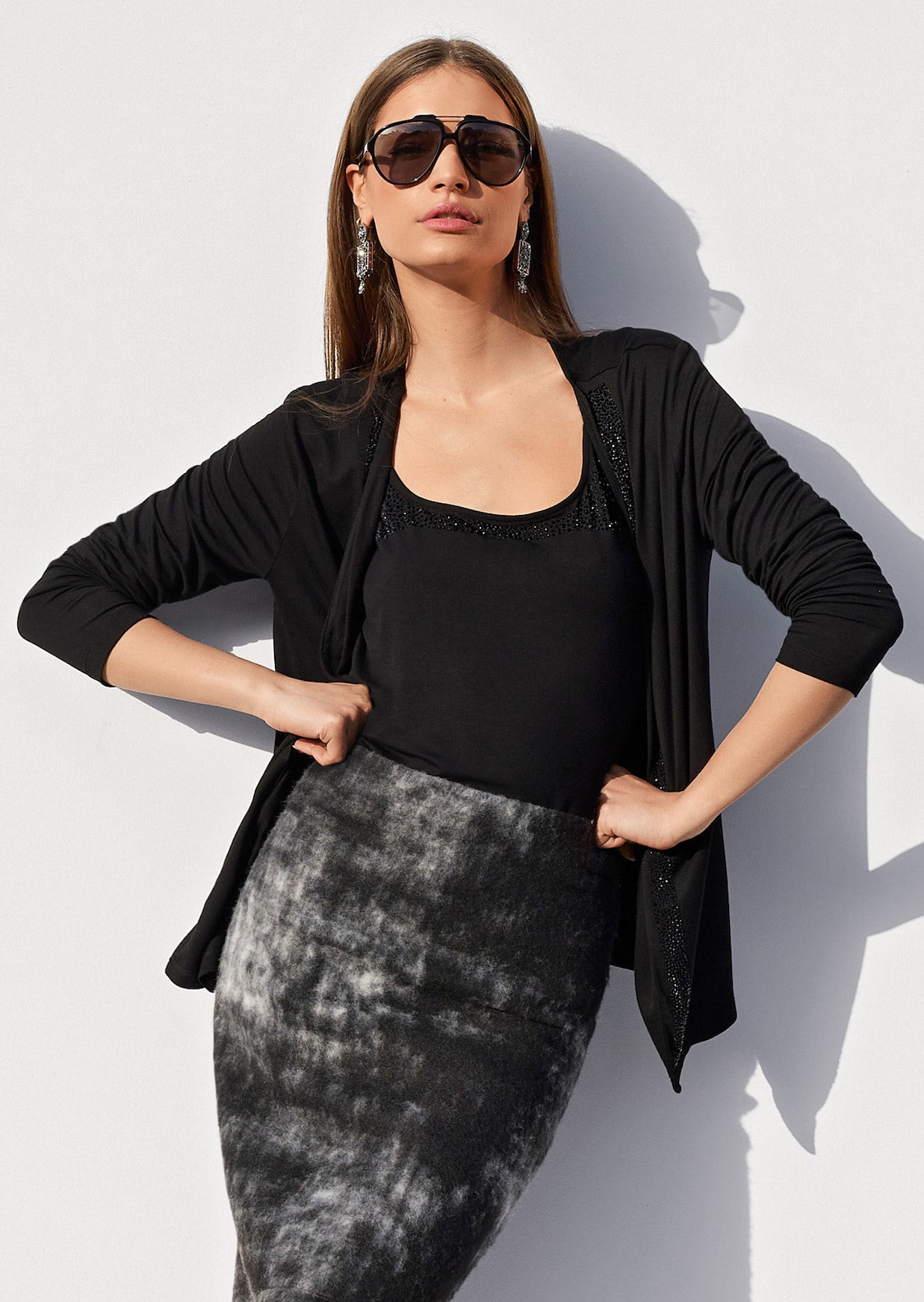 Verschlusslose Shirtjacke mit funkelnden Steinchen