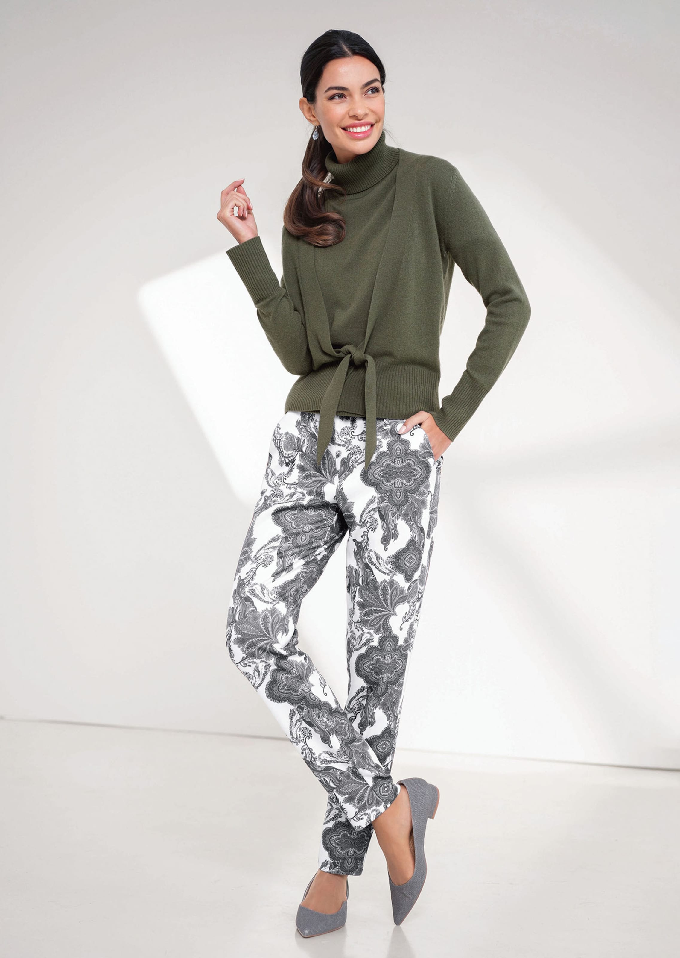 Kaschmir-Strickjacke mit tiefem V-Ausschnitt und Bindeband