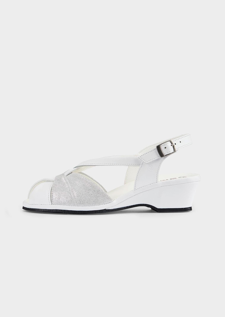 Sandales en cuir avec bride à l’arrière