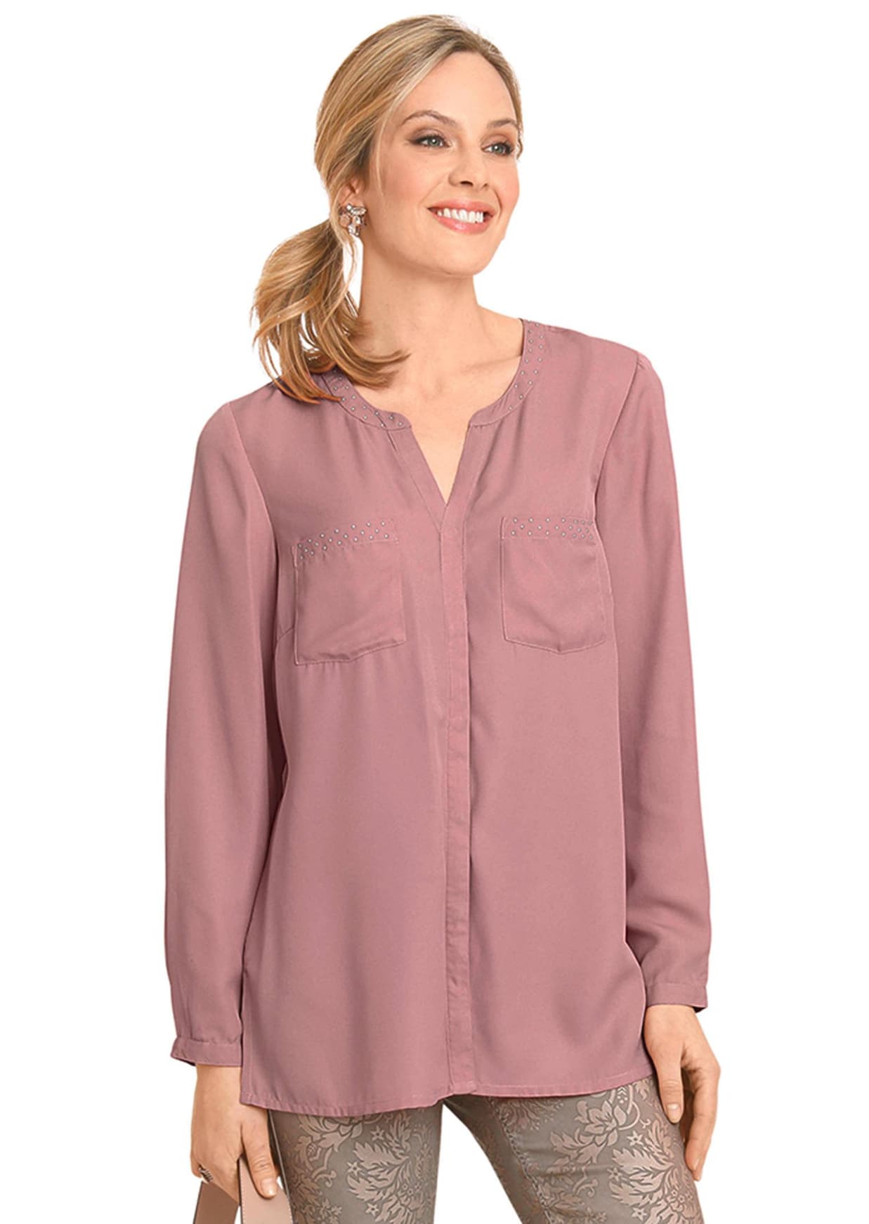 Modische Bluse mit Taschen und Schmucksteinen