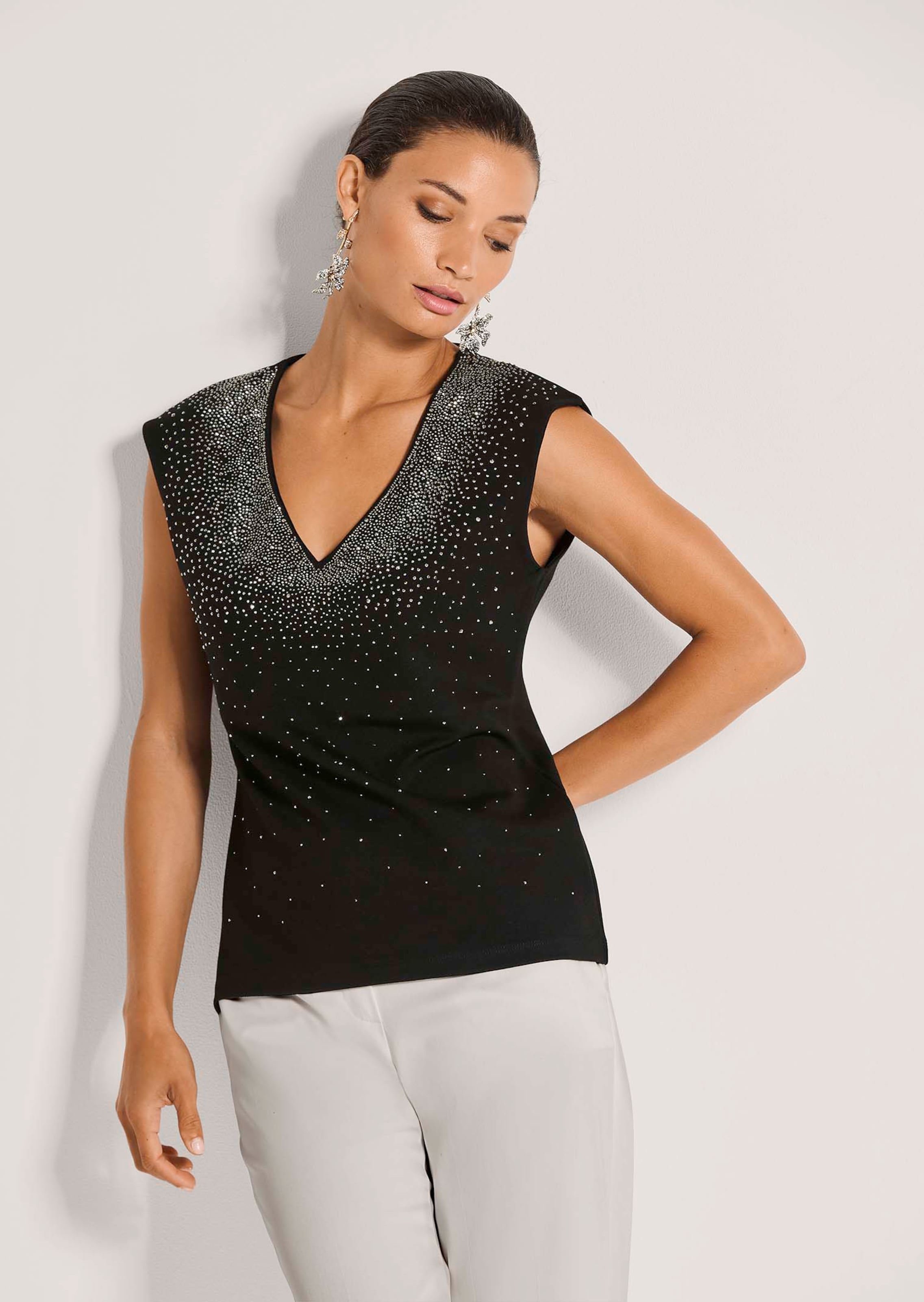 Strass-Shirt mit V-Ausschnitt