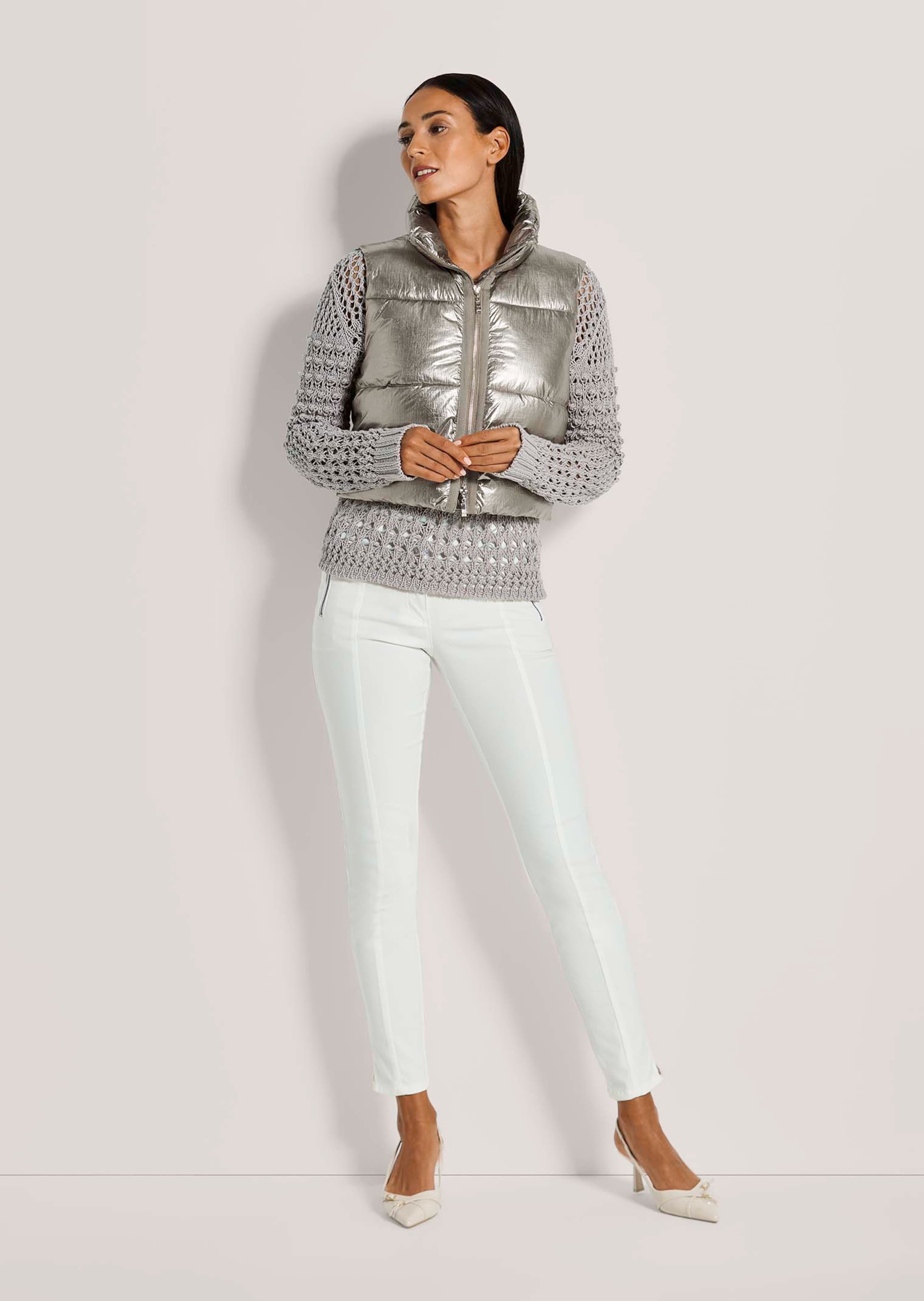 Cropped quilted gilet with metallic effect thumbnail 3