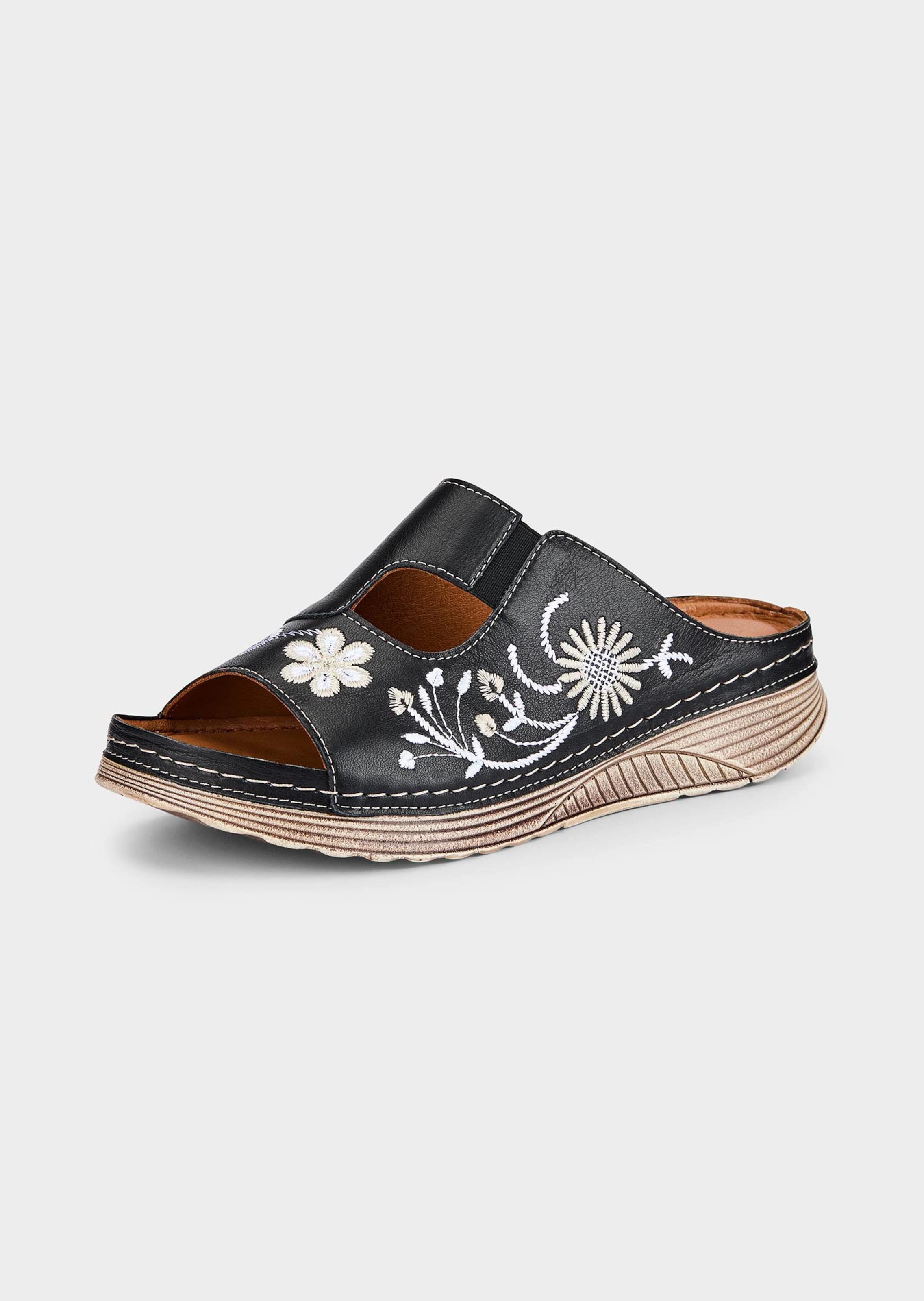 Leren sandaaltjes met bloemenmotief