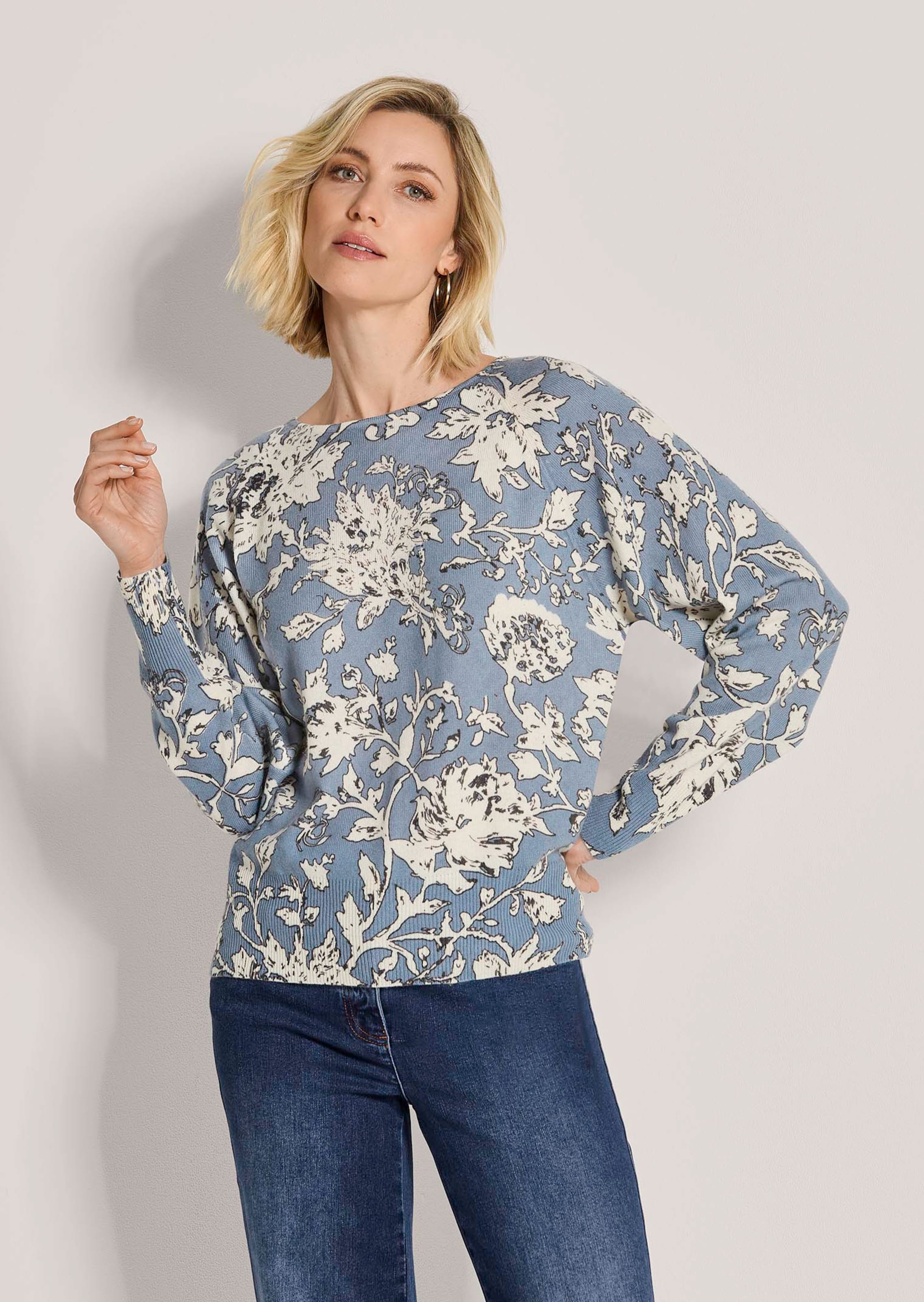 Kasjmier pullover met all-over bloemenprint