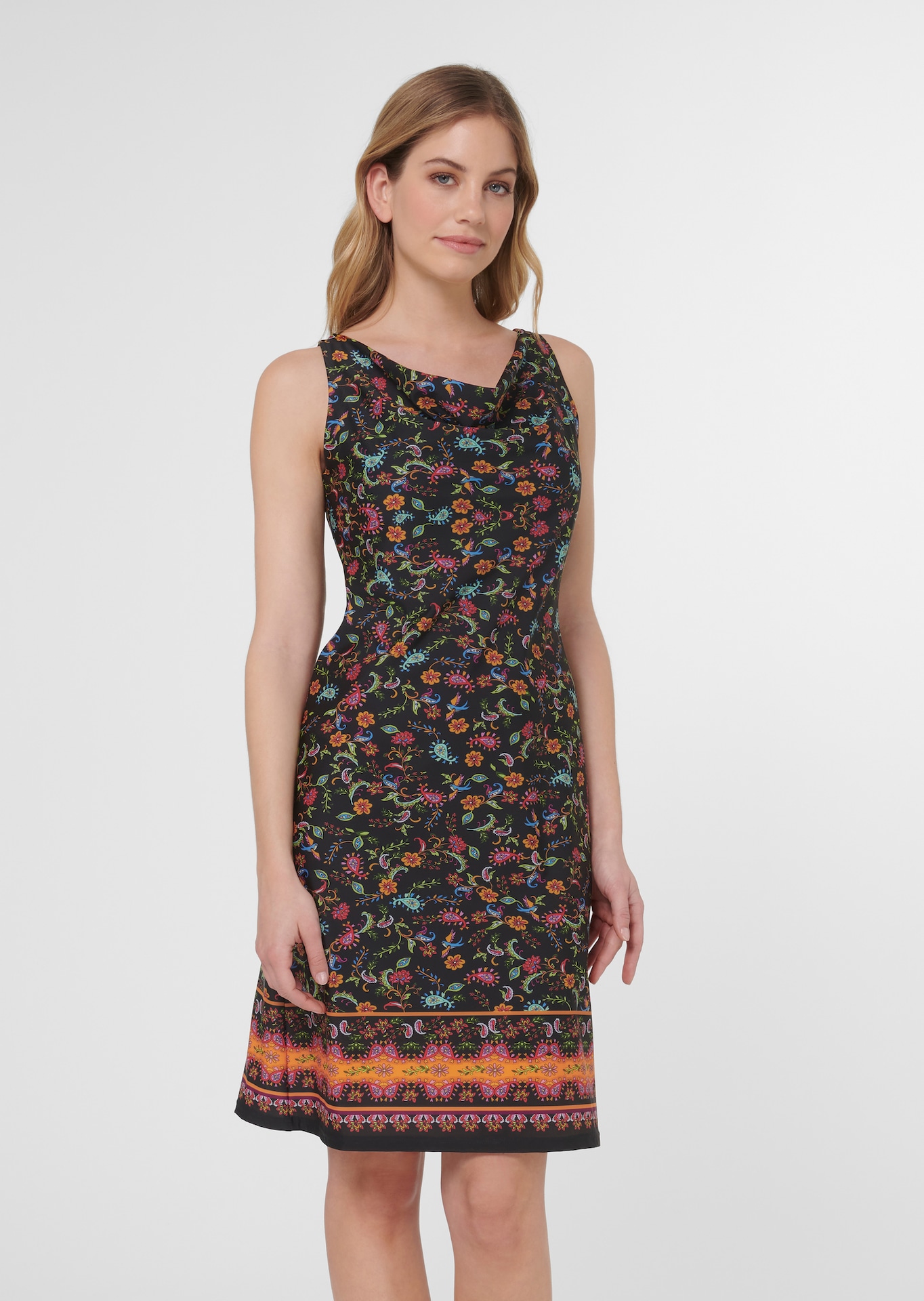 Bedrucktes Kleid mit Wasserfallausschnitt