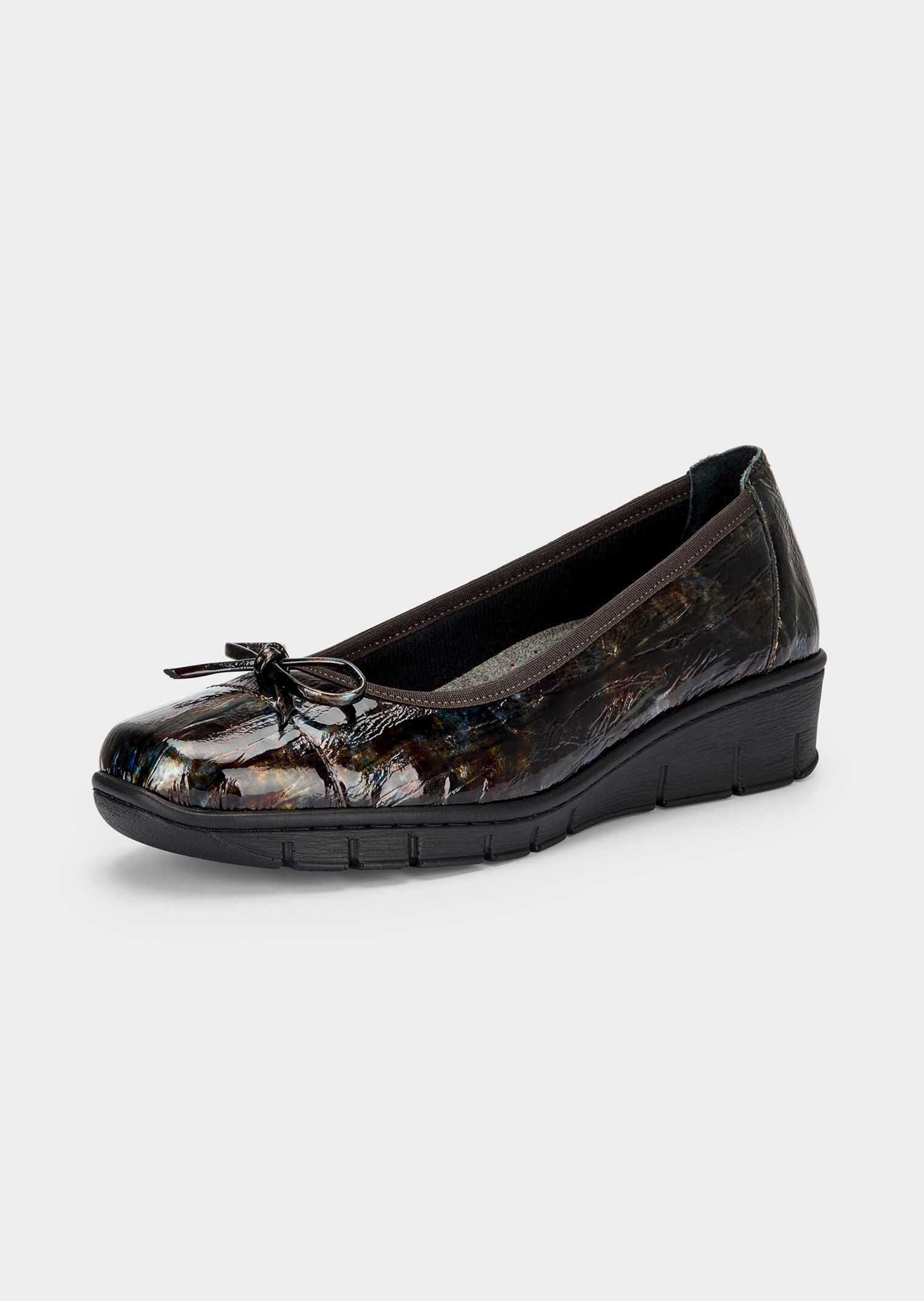 Ballerines en cuir verni structuré
