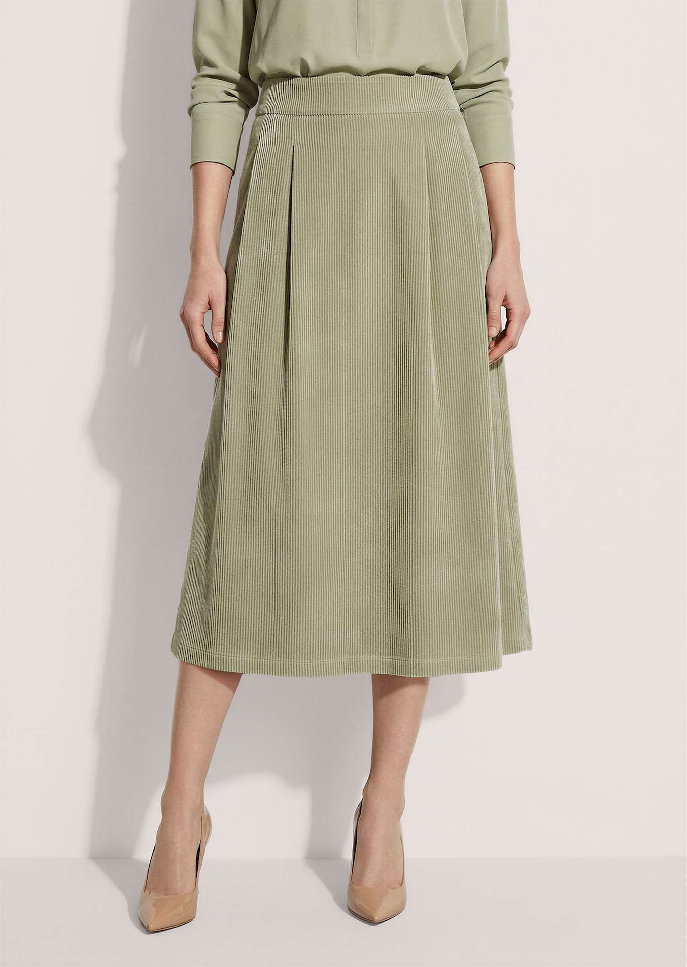 A-line corduroy skirt with pleats