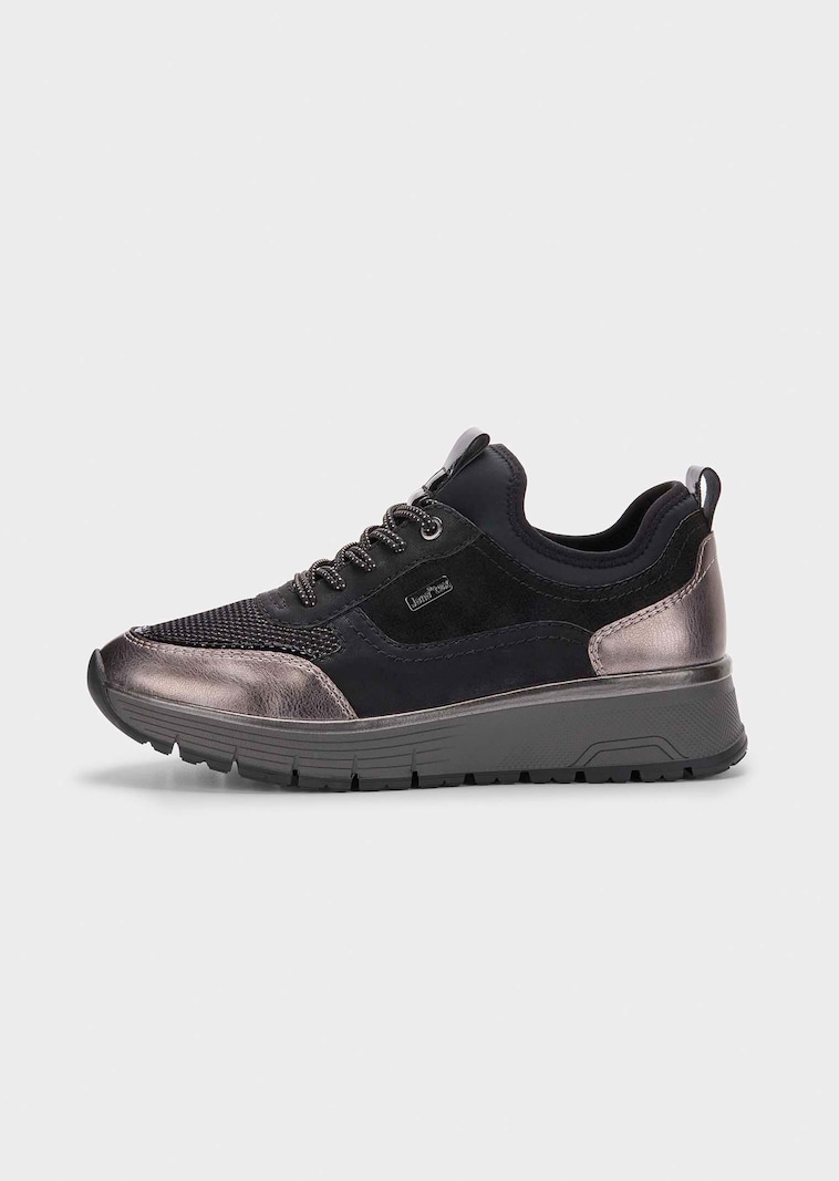 Waterafstotende sneakers die u gemakkelijk kunt aantrekken