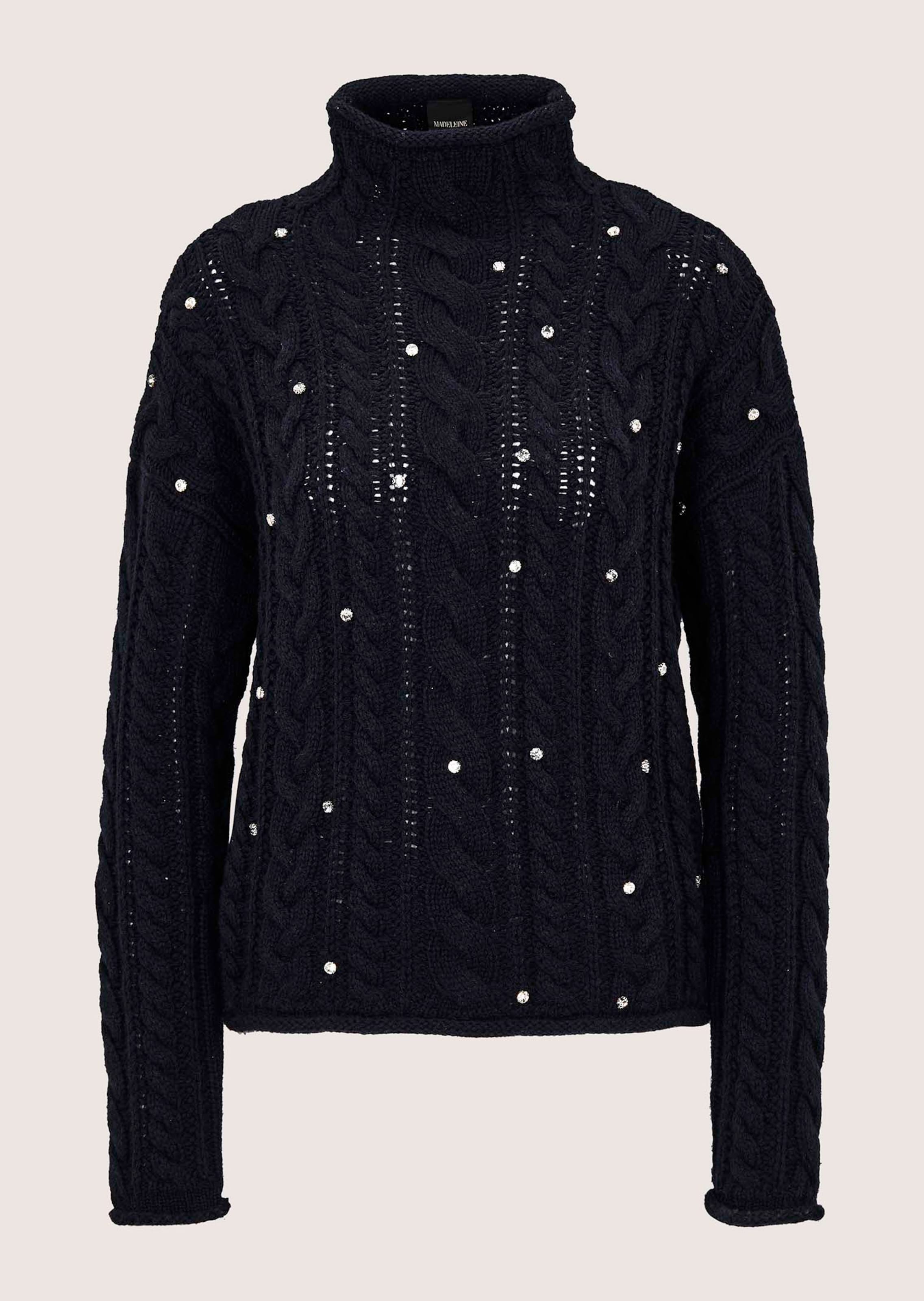 Zopf-Pullover mit Stehkragen und Strassverzierung