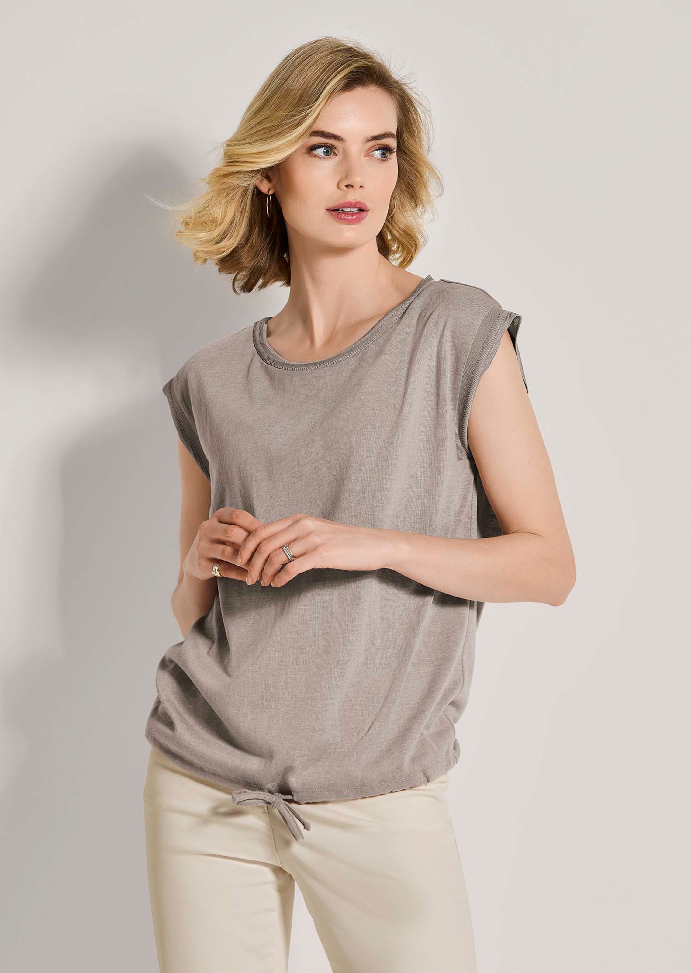 Ärmelloses Shirt mit Bändchen-Durchzug