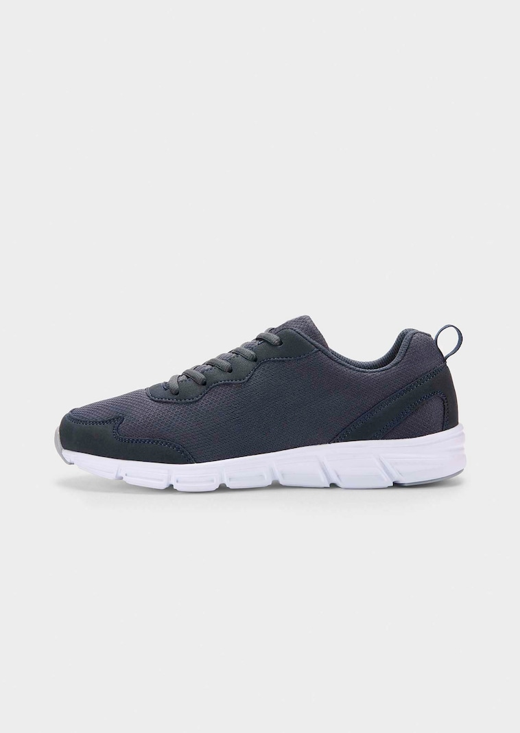 Sneaker zum Schnüren