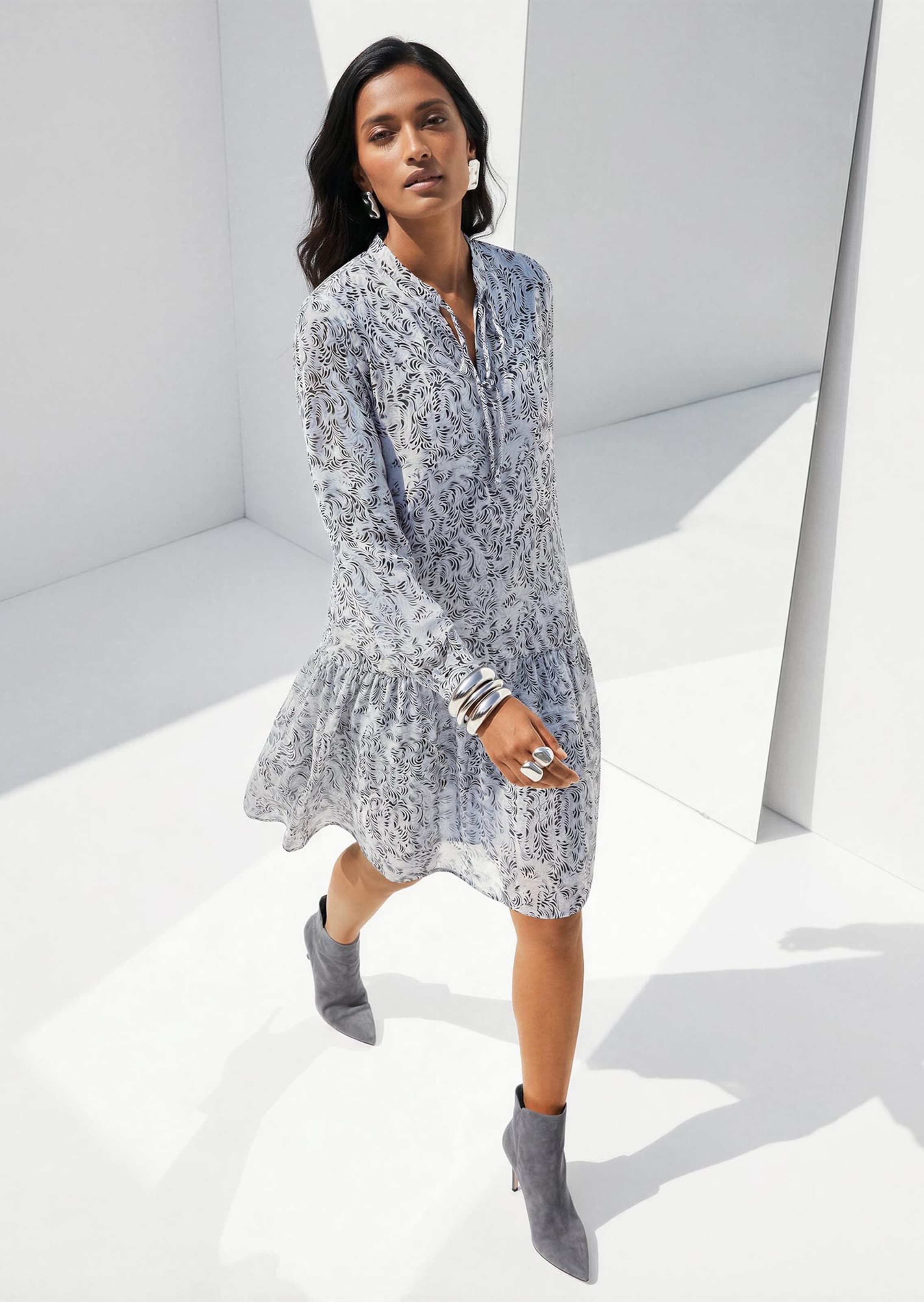Robe midi romantique à col rond