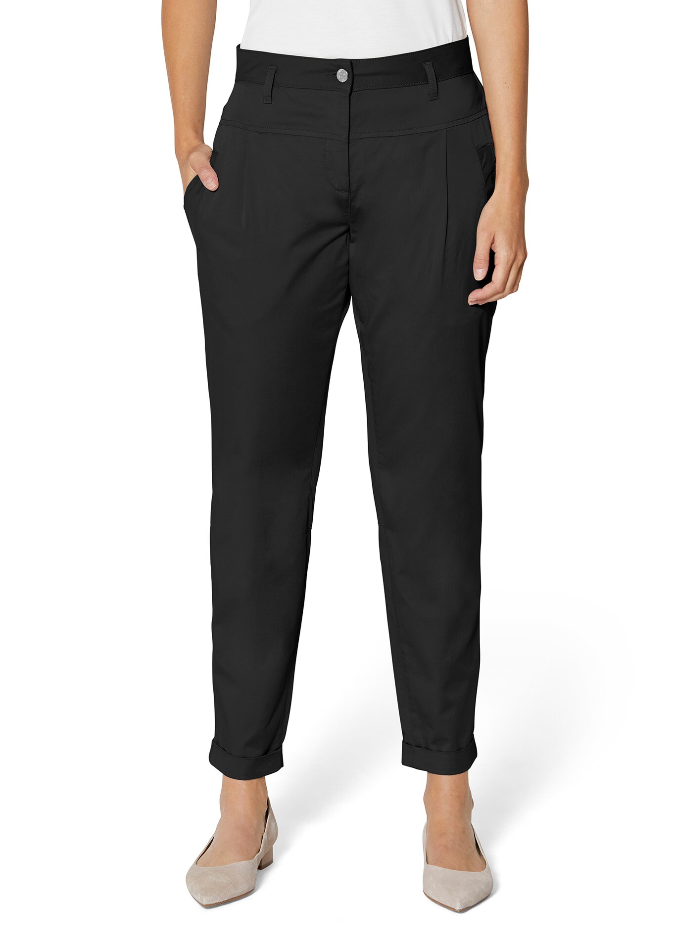 Pleated chino trousers