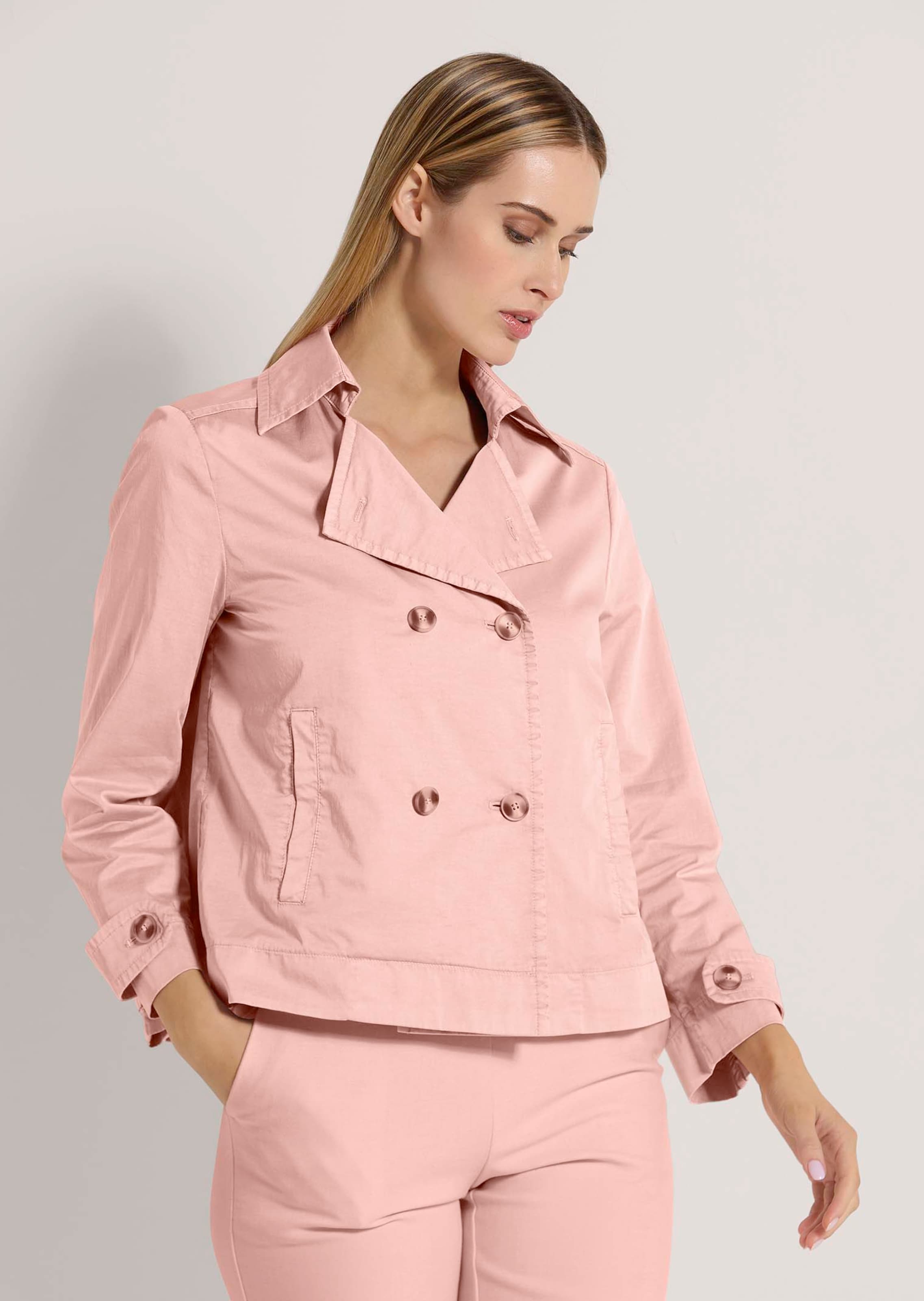 Short trench coat