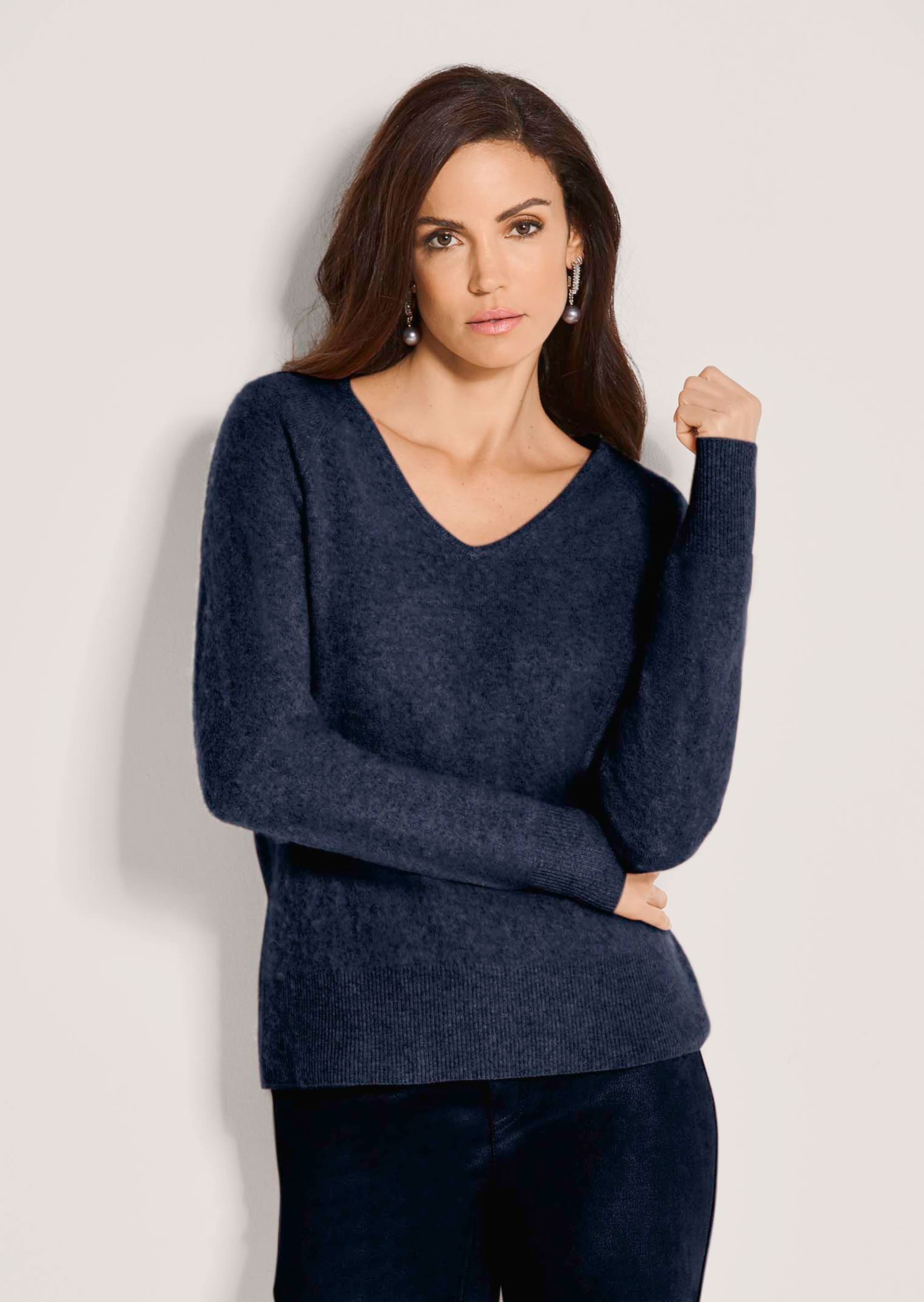 Schurwoll-Pullover mit V-Ausschnitt