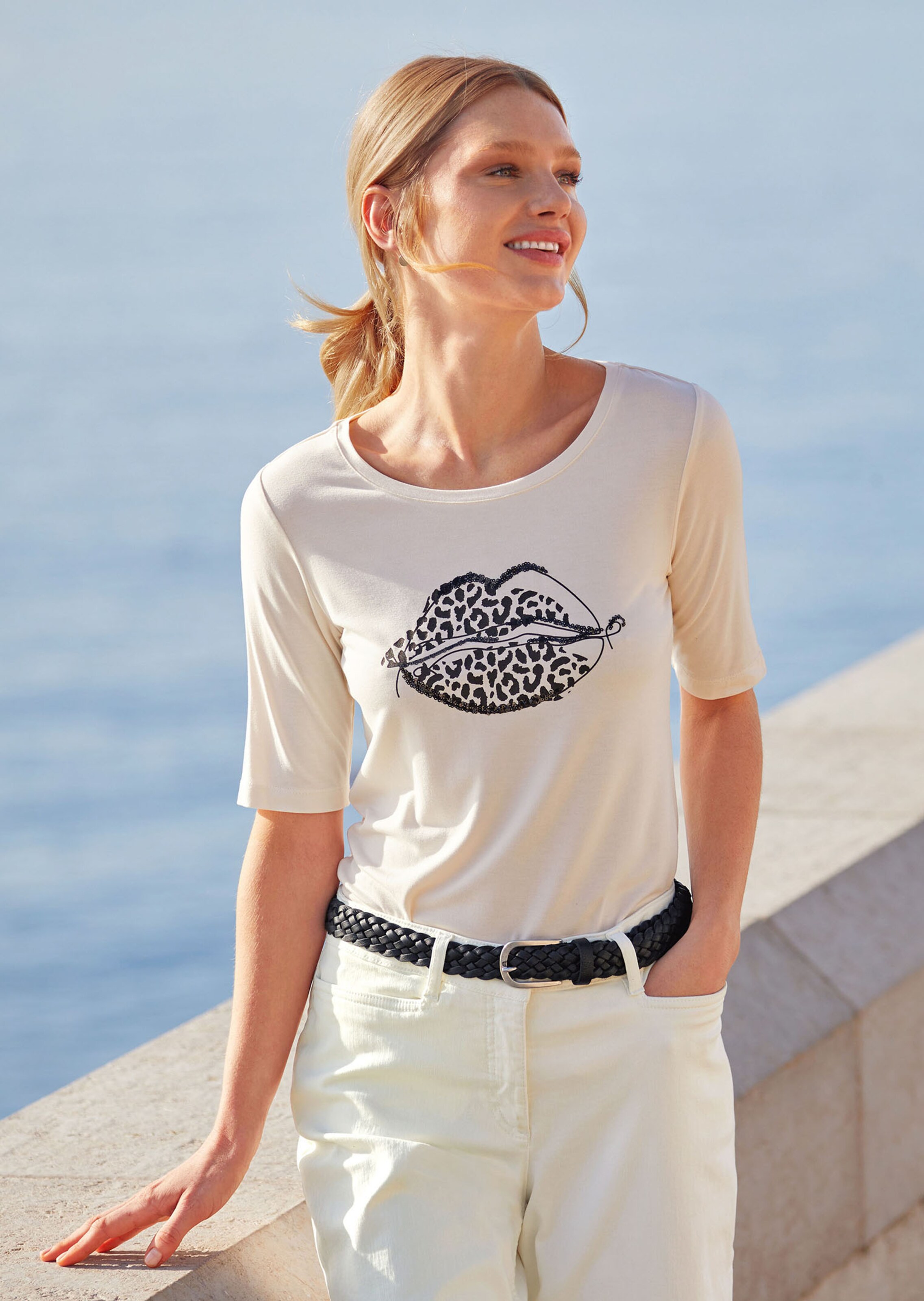 Rundhals-Shirt mit Pailletten-Motiv