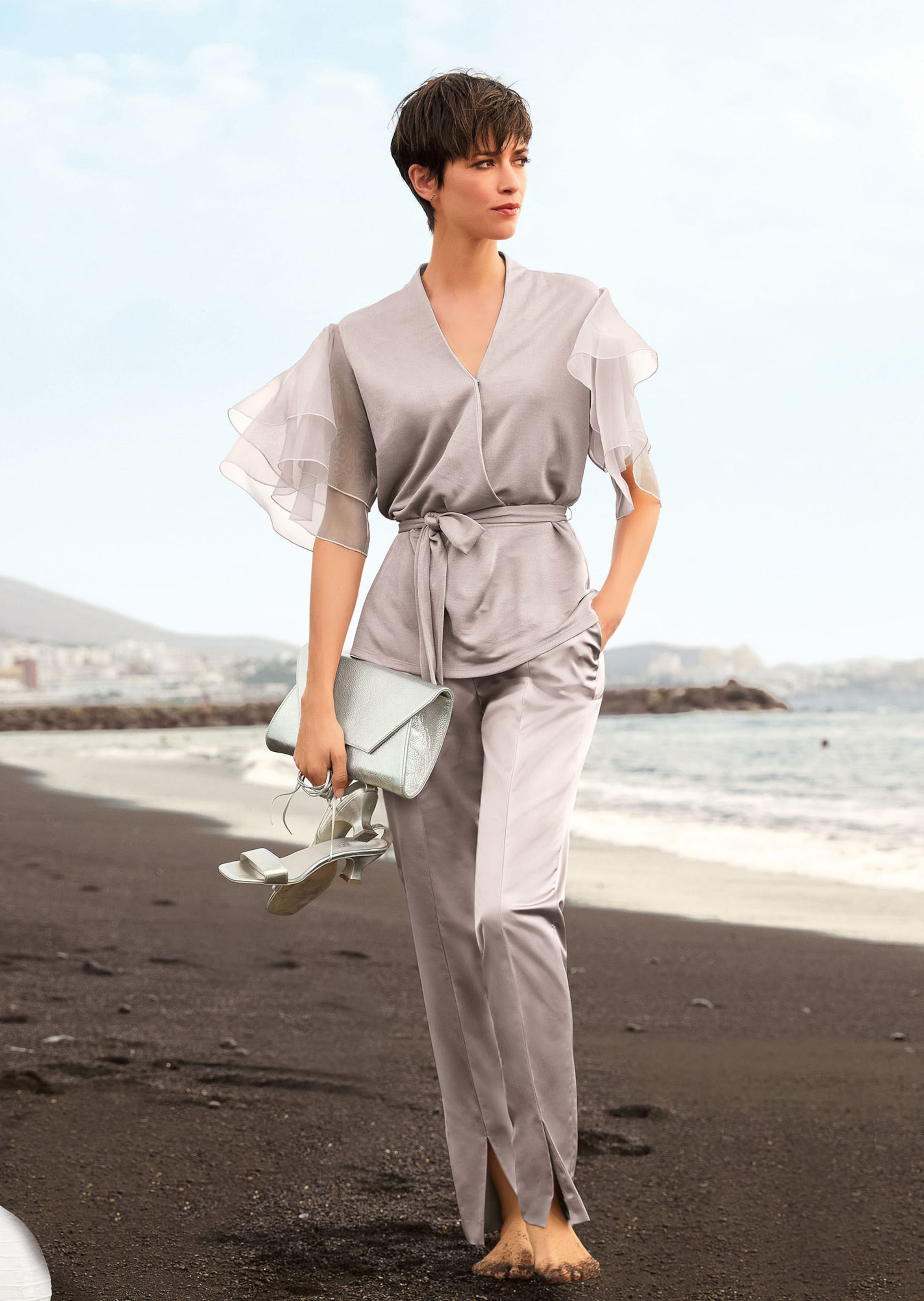 Bluse im Metallic-Look mit transparenten Ärmeln