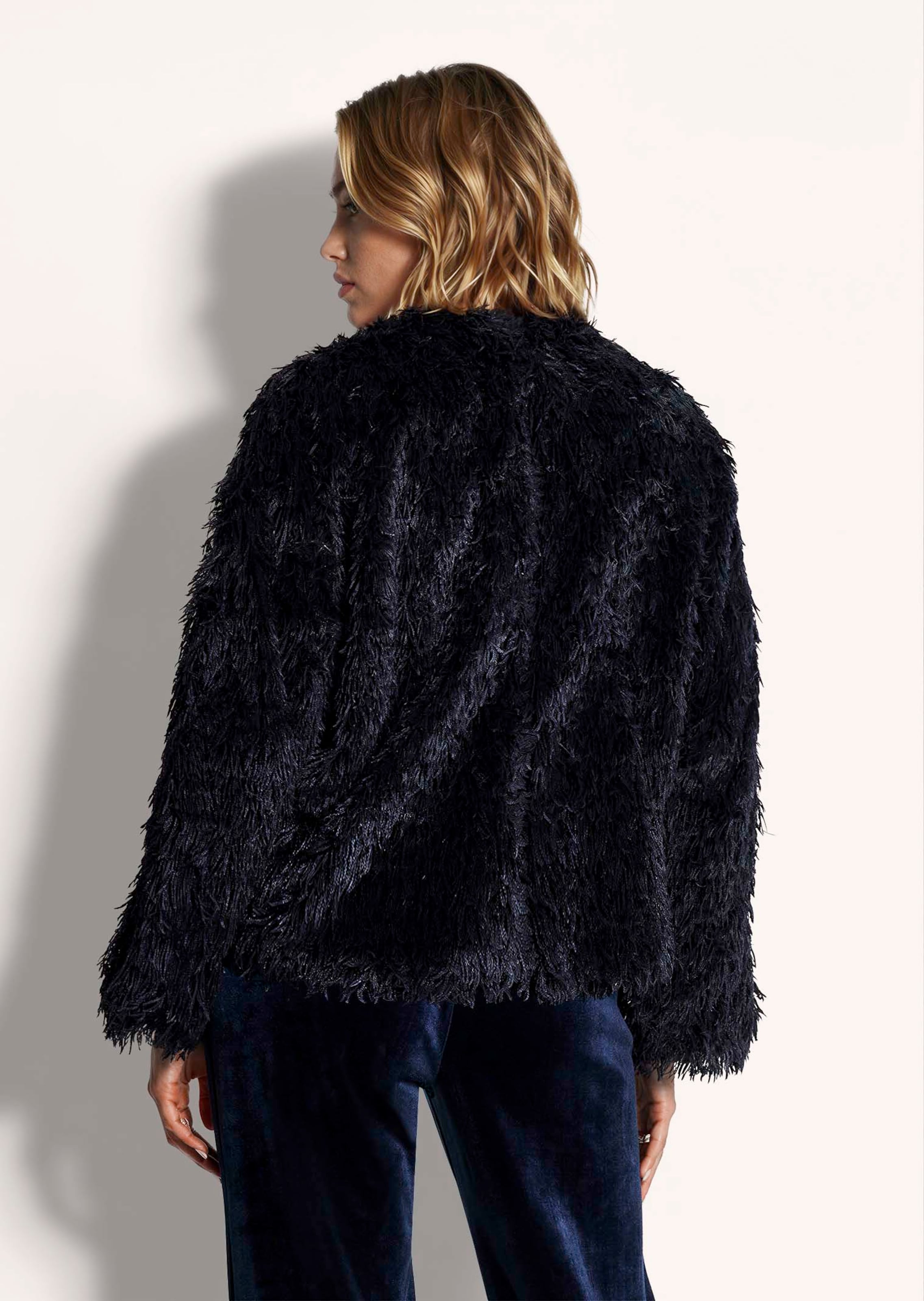 Glamorous jacket with a feather look thumbnail 4