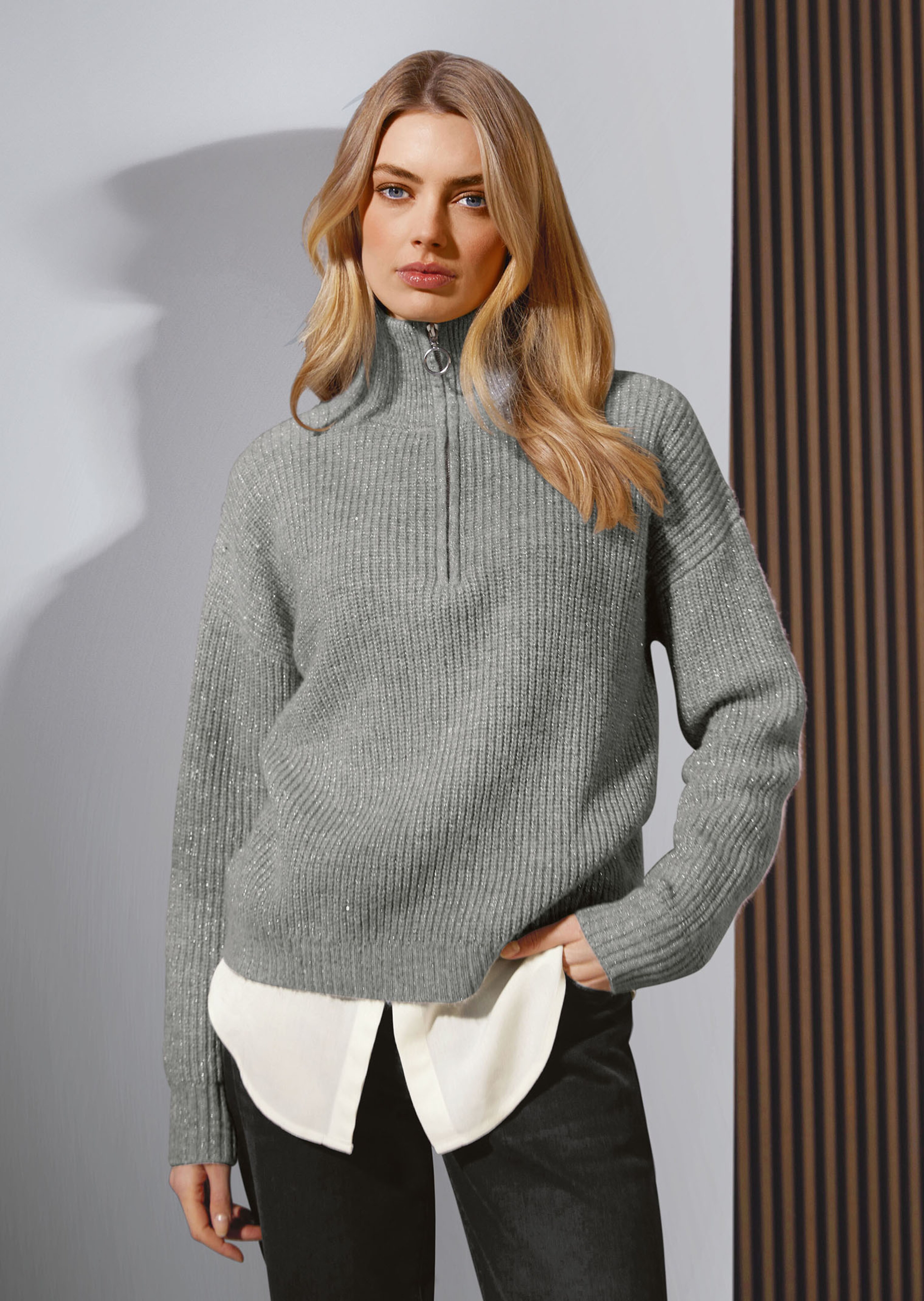 Oversize-Pullover mit Troyer-Kragen und Glitzereffekt