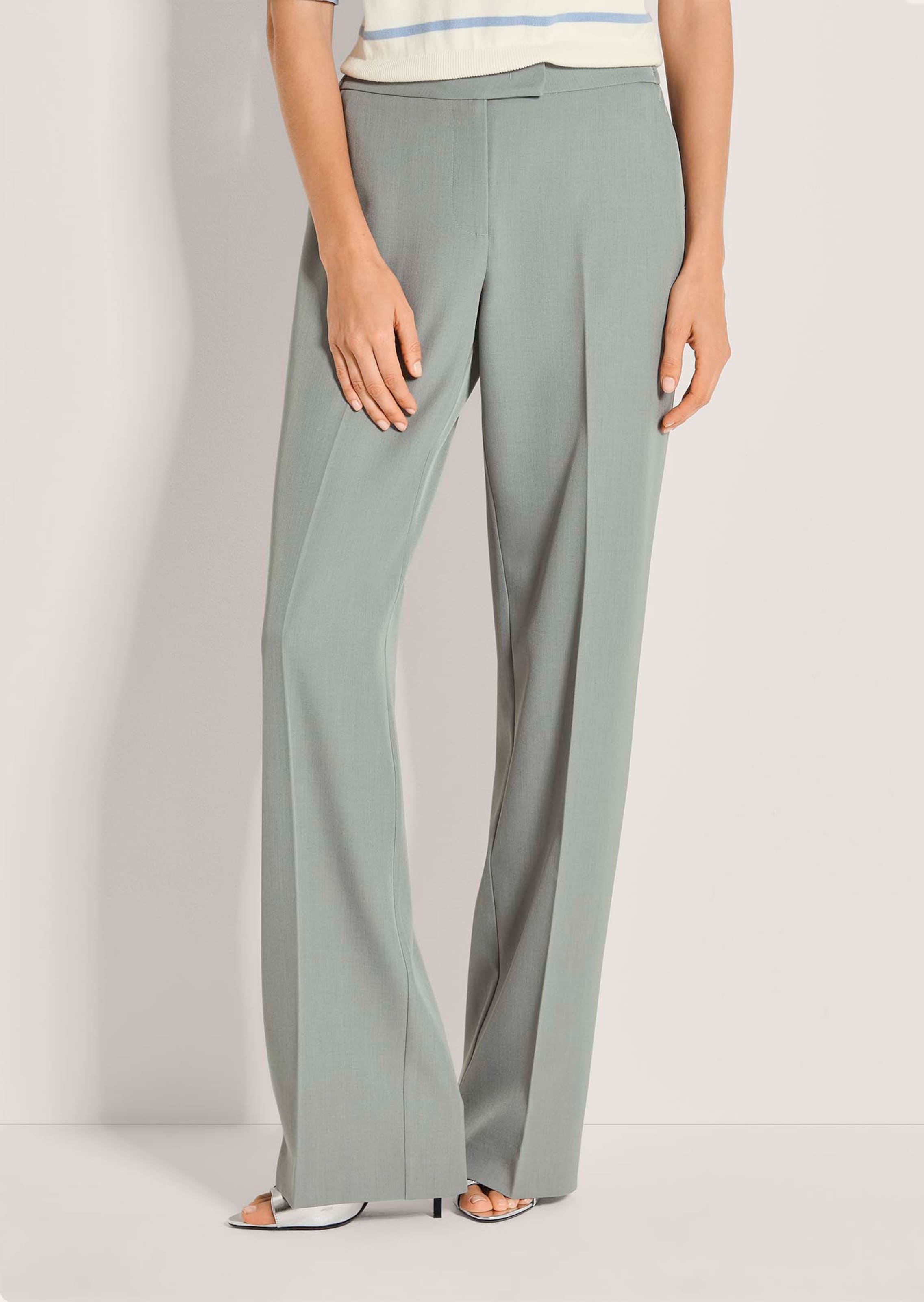 Stoffhose mit Bügelfalten