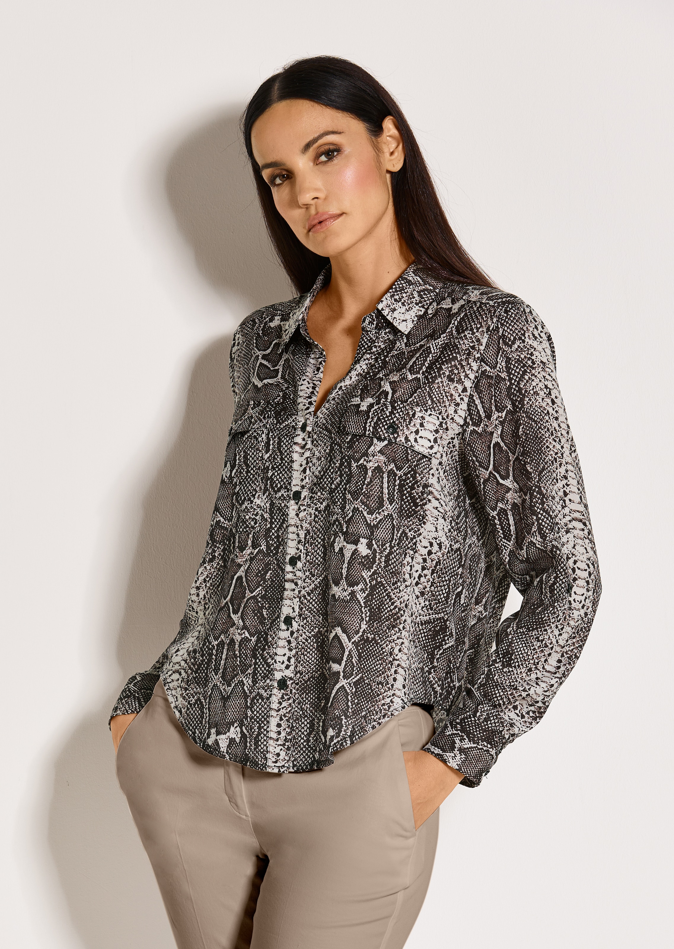 Lange Hemdbluse mit Unikat-Print