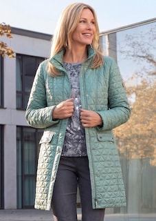 Manteau court matelassée à col droit thumbnail 7