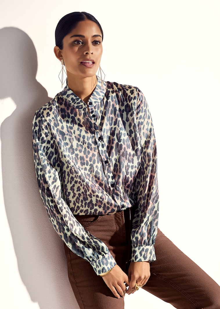 Viskosebluse mit Leopardenmuster
