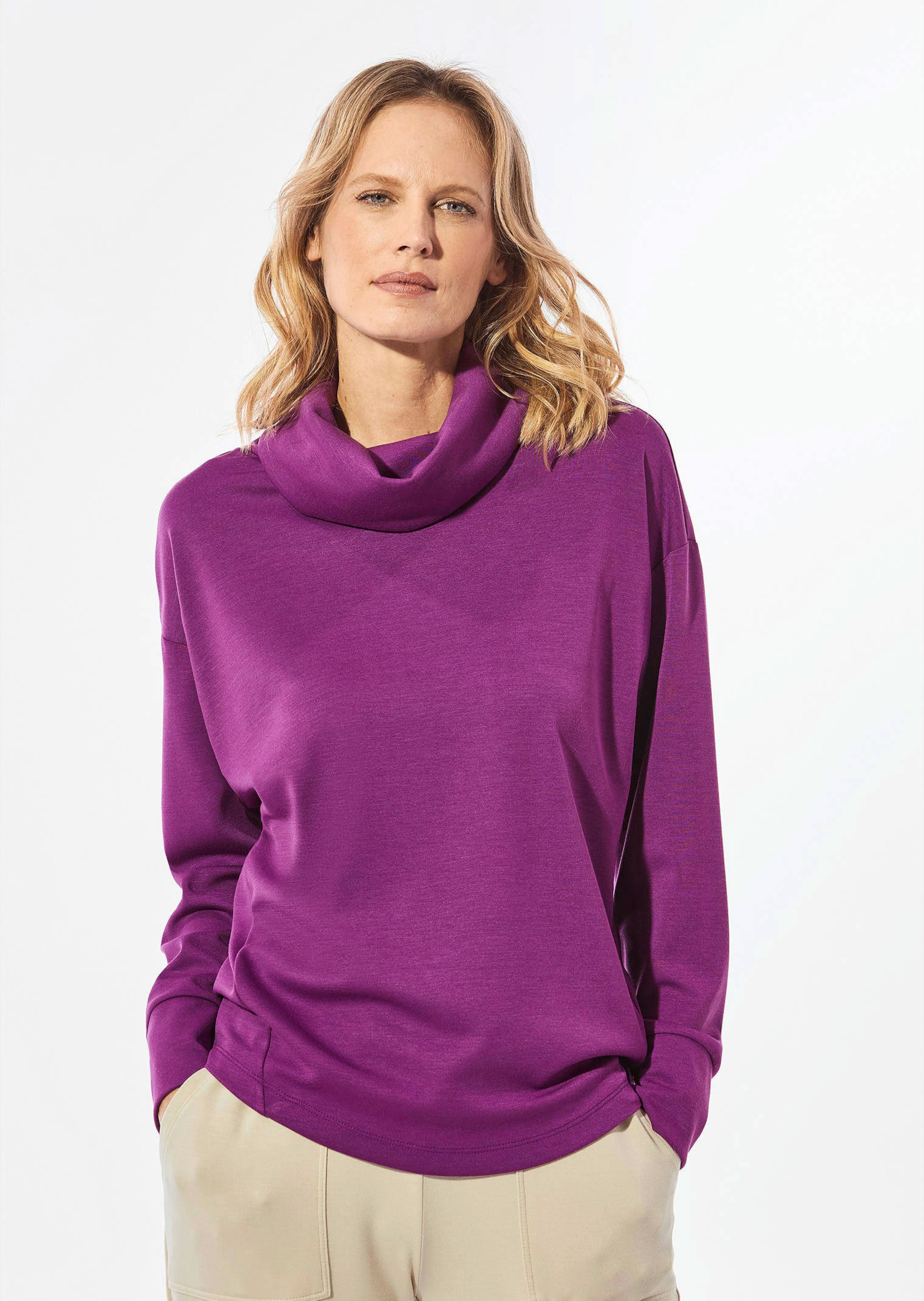 Legeres Langarmshirt mit XXL-Rollkragen