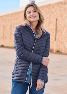 Daunenjacke mit femininer Steppung thumbnail 7