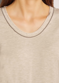 Kurzärmeliges T-Shirt mit Zierkette thumbnail 6