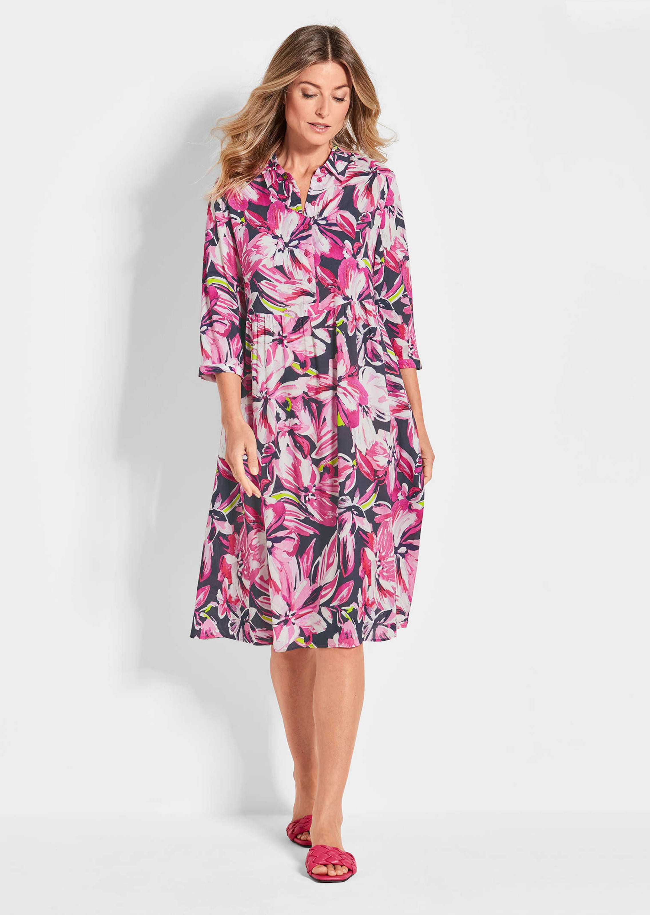 Druckkleid mit Blütenmuster