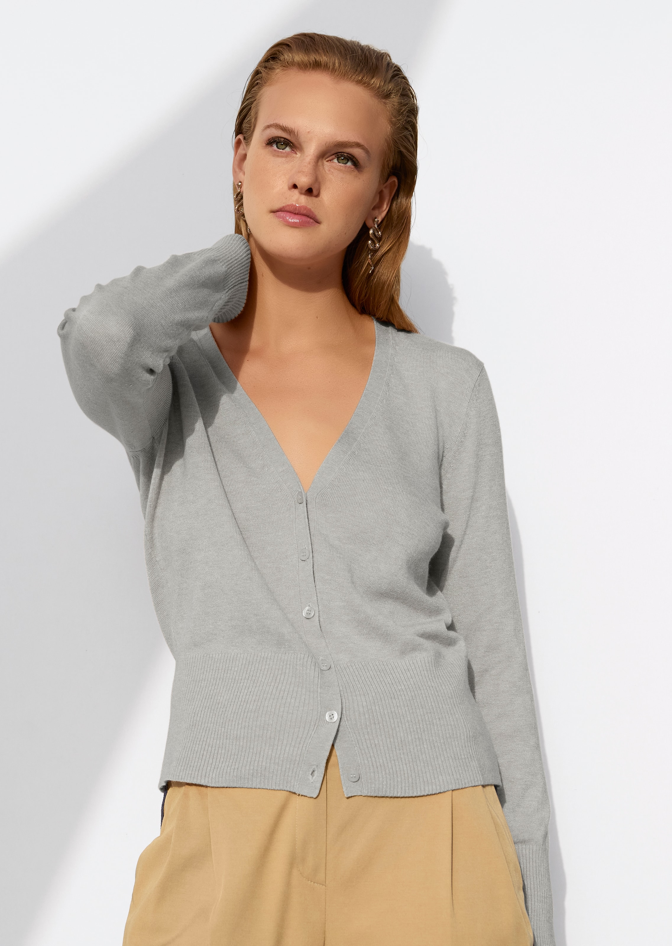 Strickjacke aus Viskose-Stretch