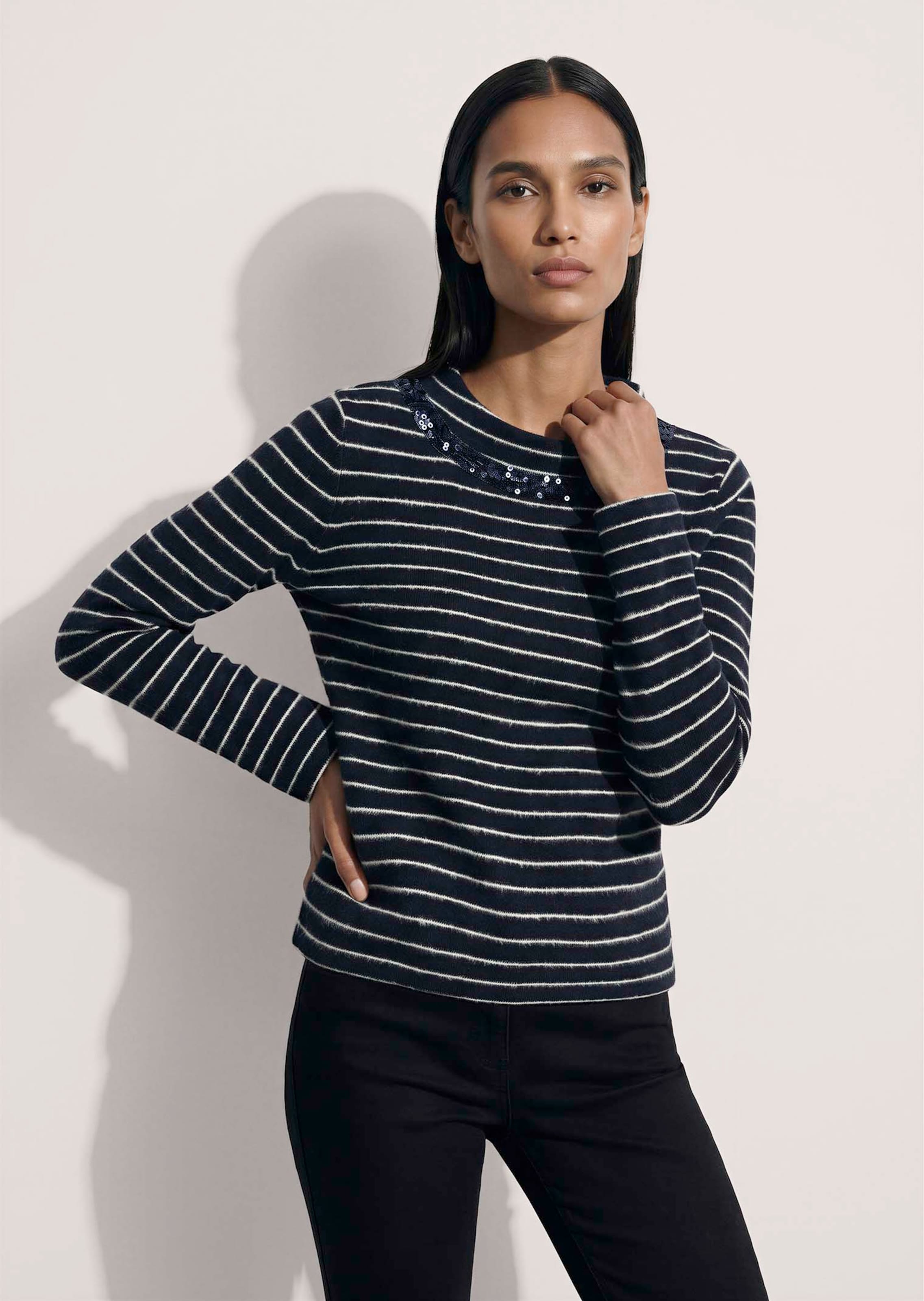 Sweatshirt mit Streifen und Pailletten