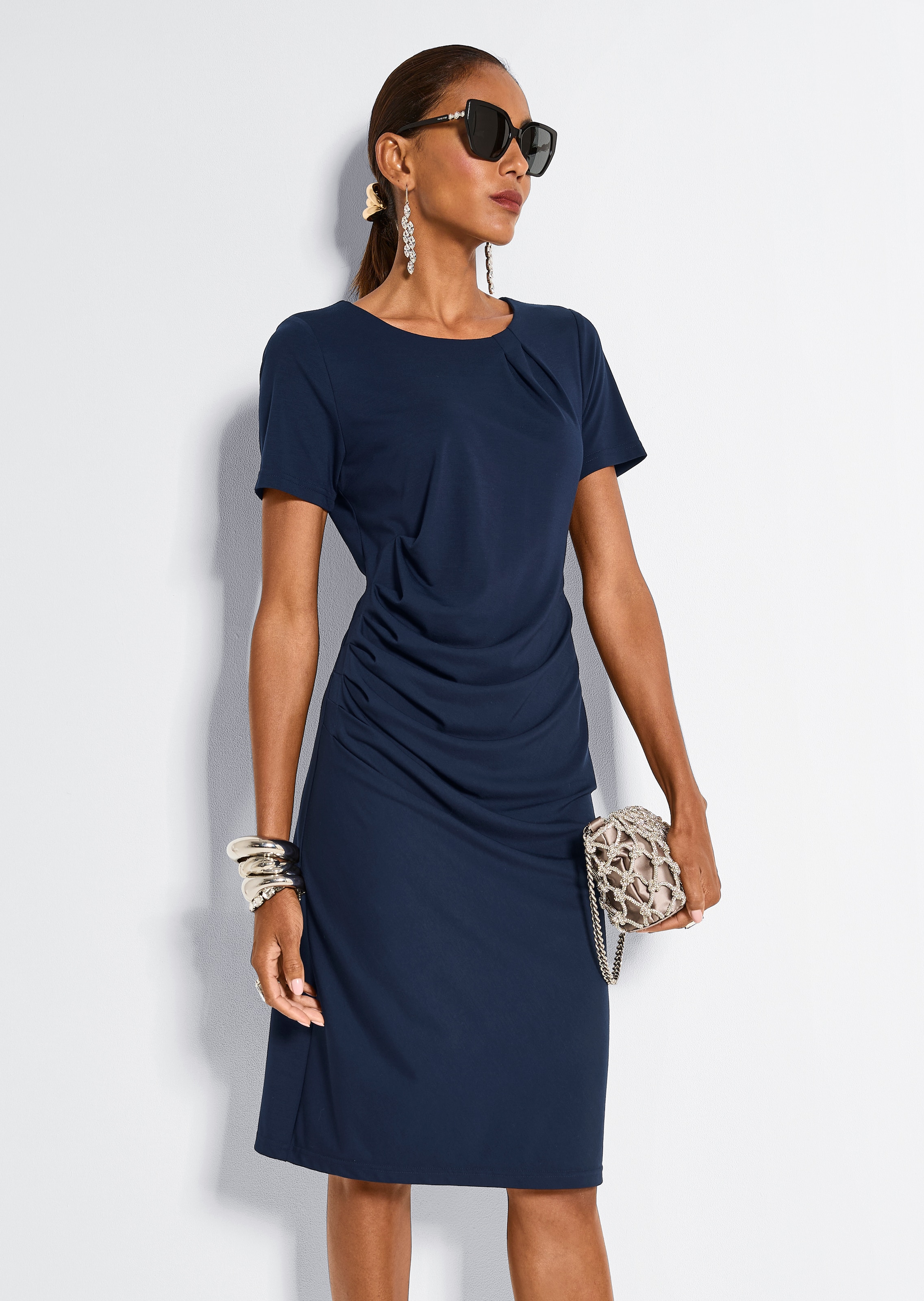 Jerseykleid mit seitlicher Raffung
