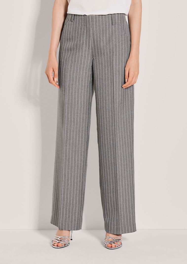 Nadelstreifenhose mit weitem Bein