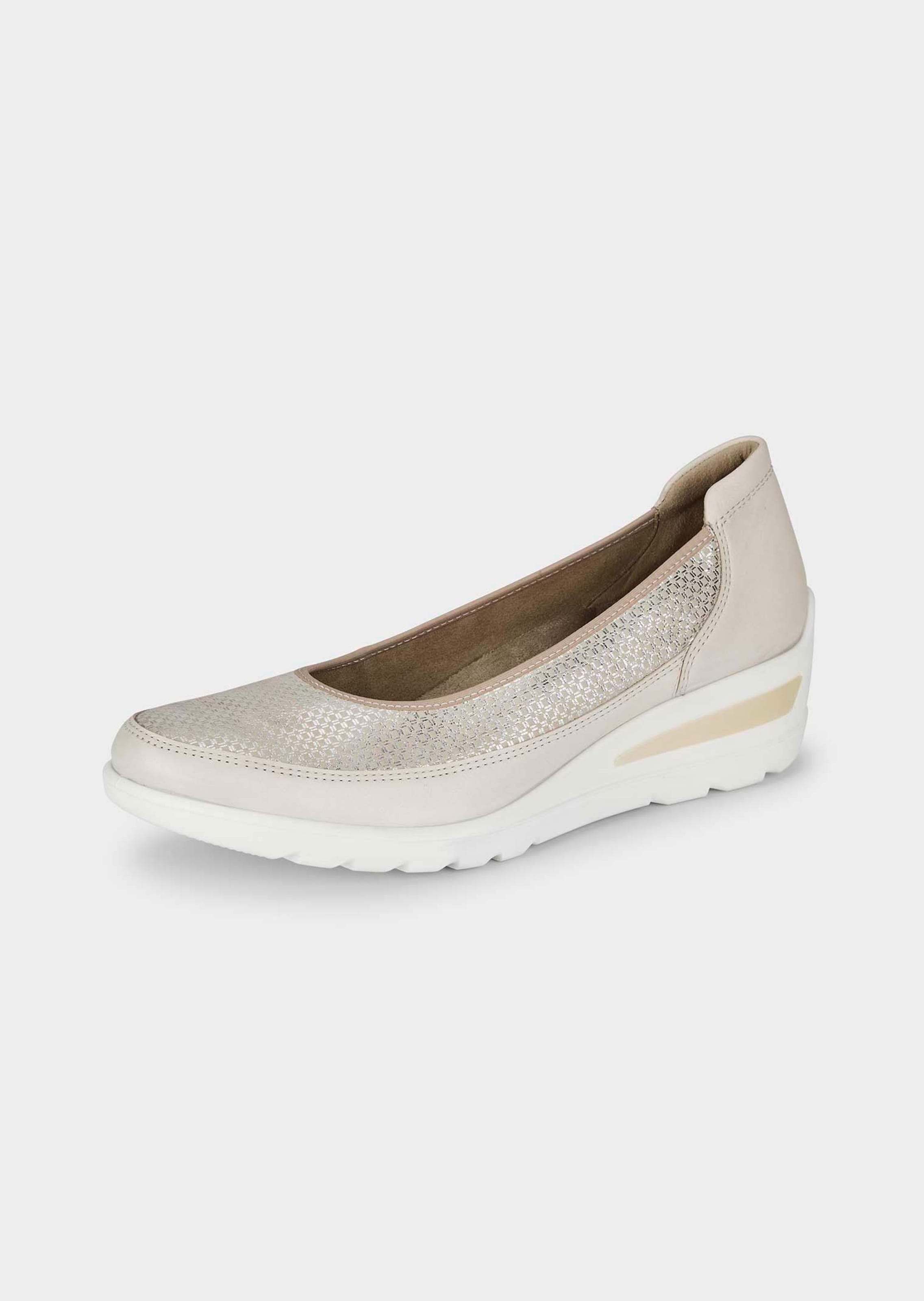 Ballerinas aus glänzendem Leder