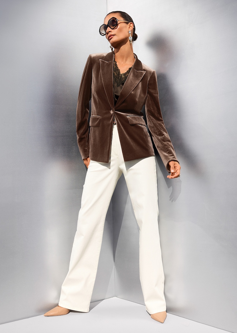 Jean large, légèrement bootcut