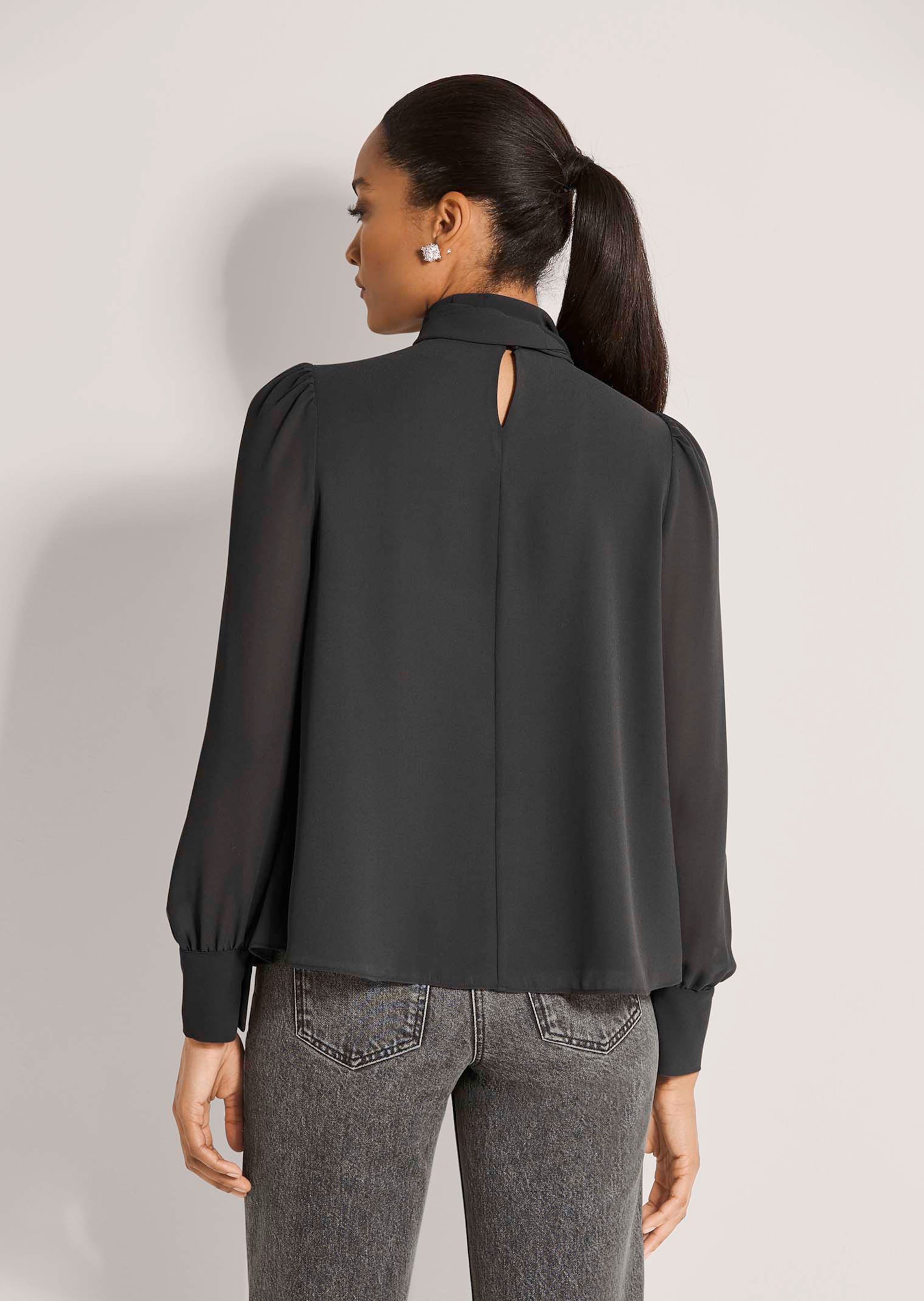 Chiffon blouse with stand-up collar and tie bow thumbnail 4