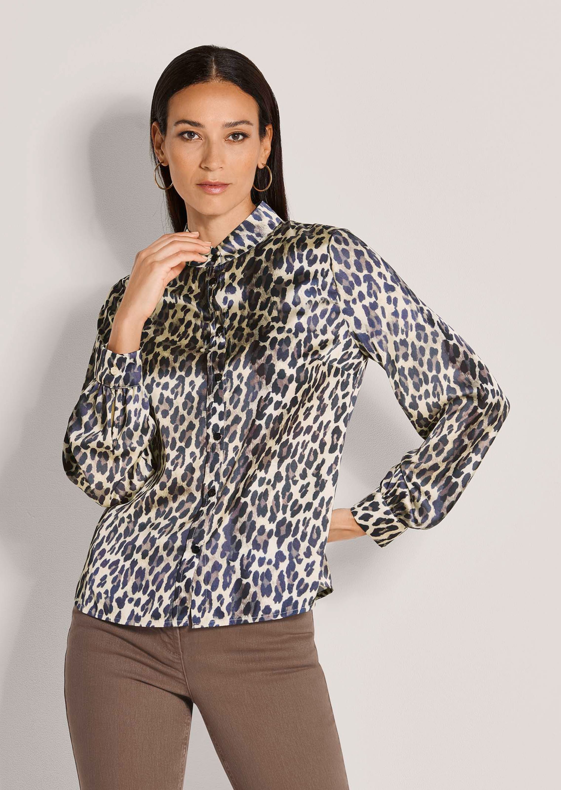 Viskosebluse mit Leopardenmuster