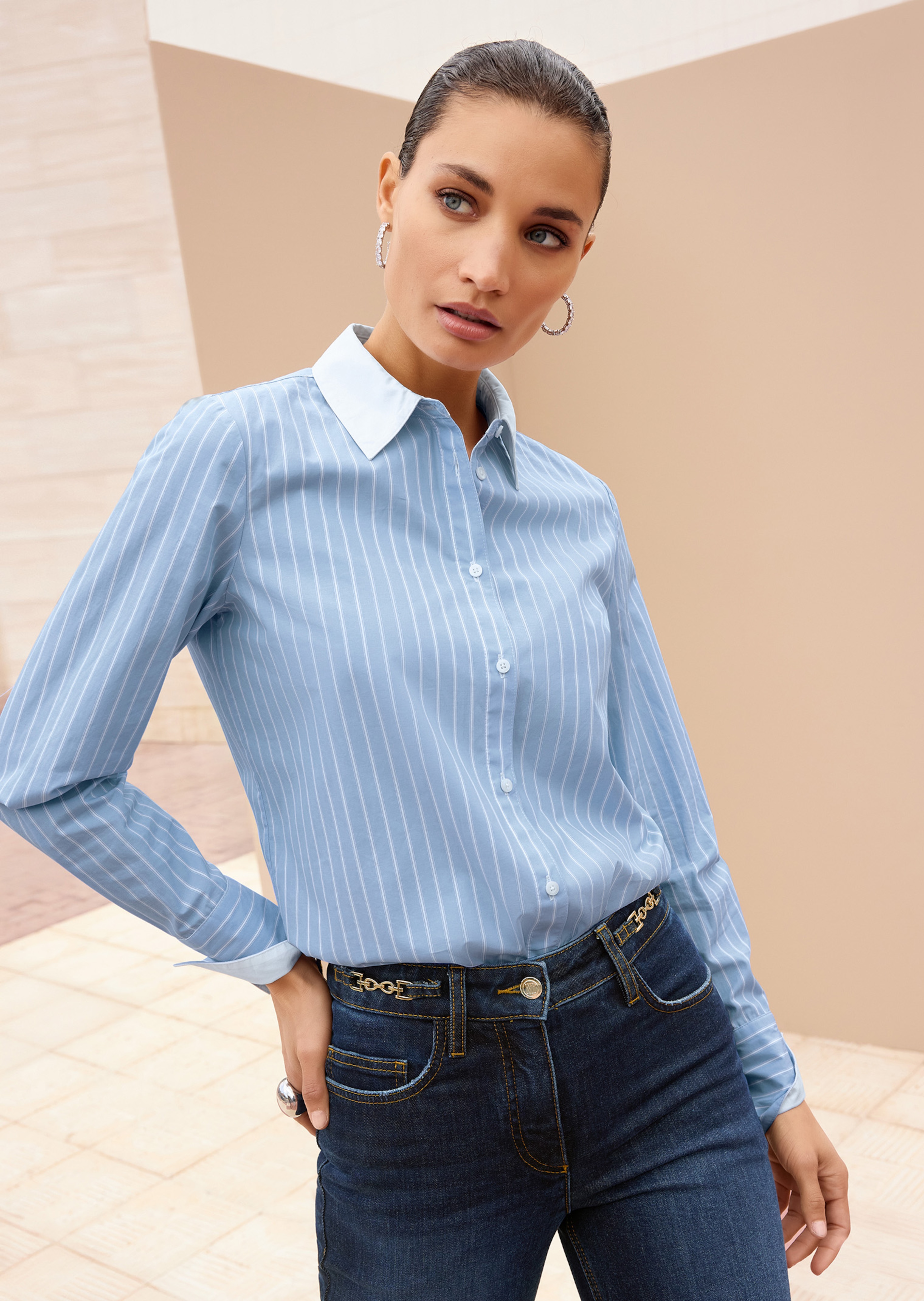 Striped shirt with a contrasting collar