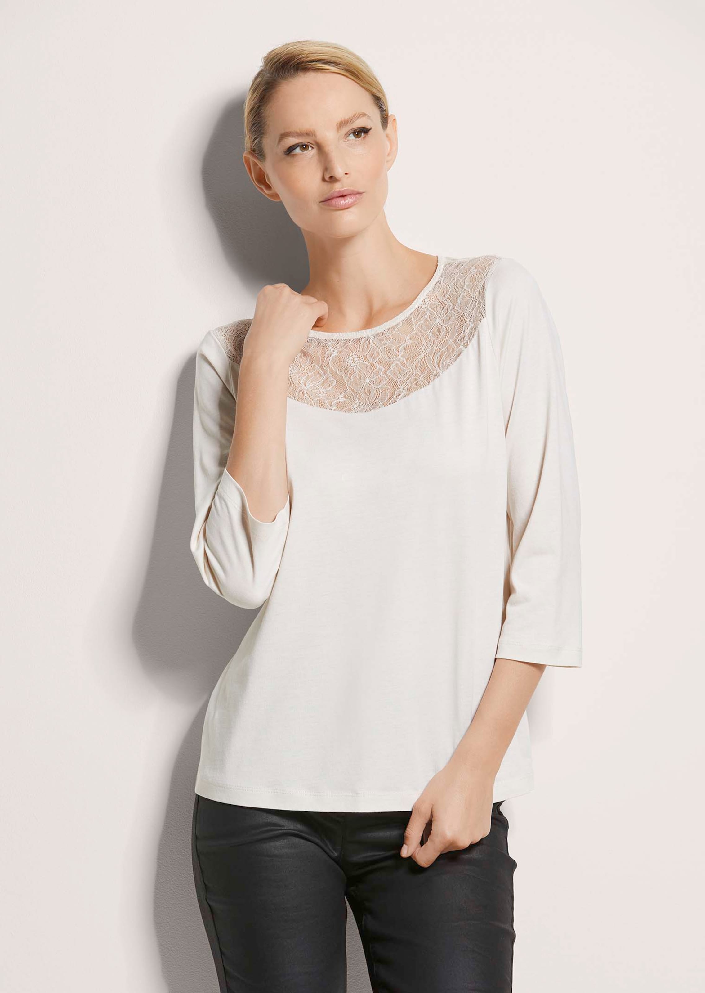 Rundhals-Shirt mit Spitze