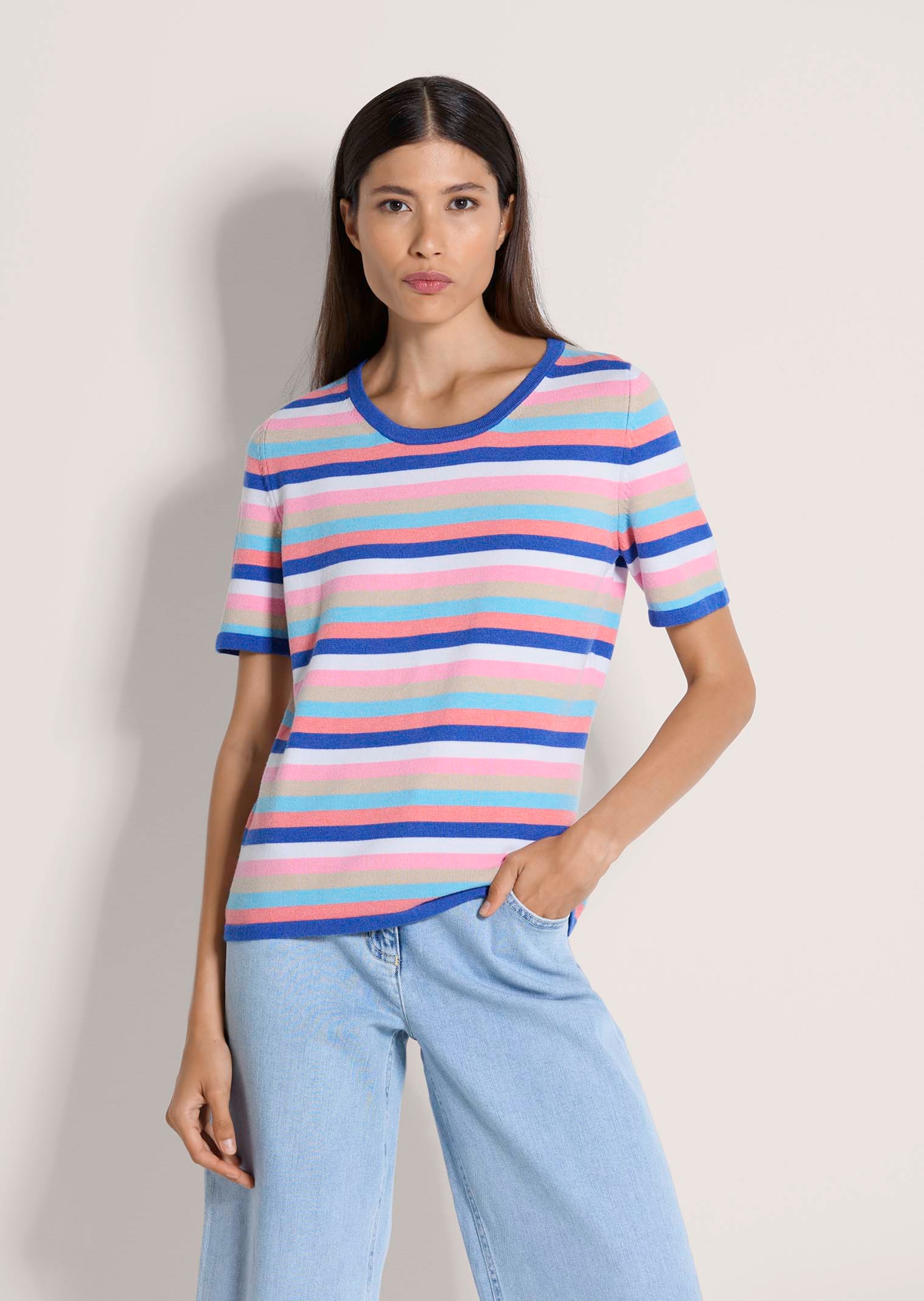 Farbenfroher Kurzarm-Pullover im Ringellook