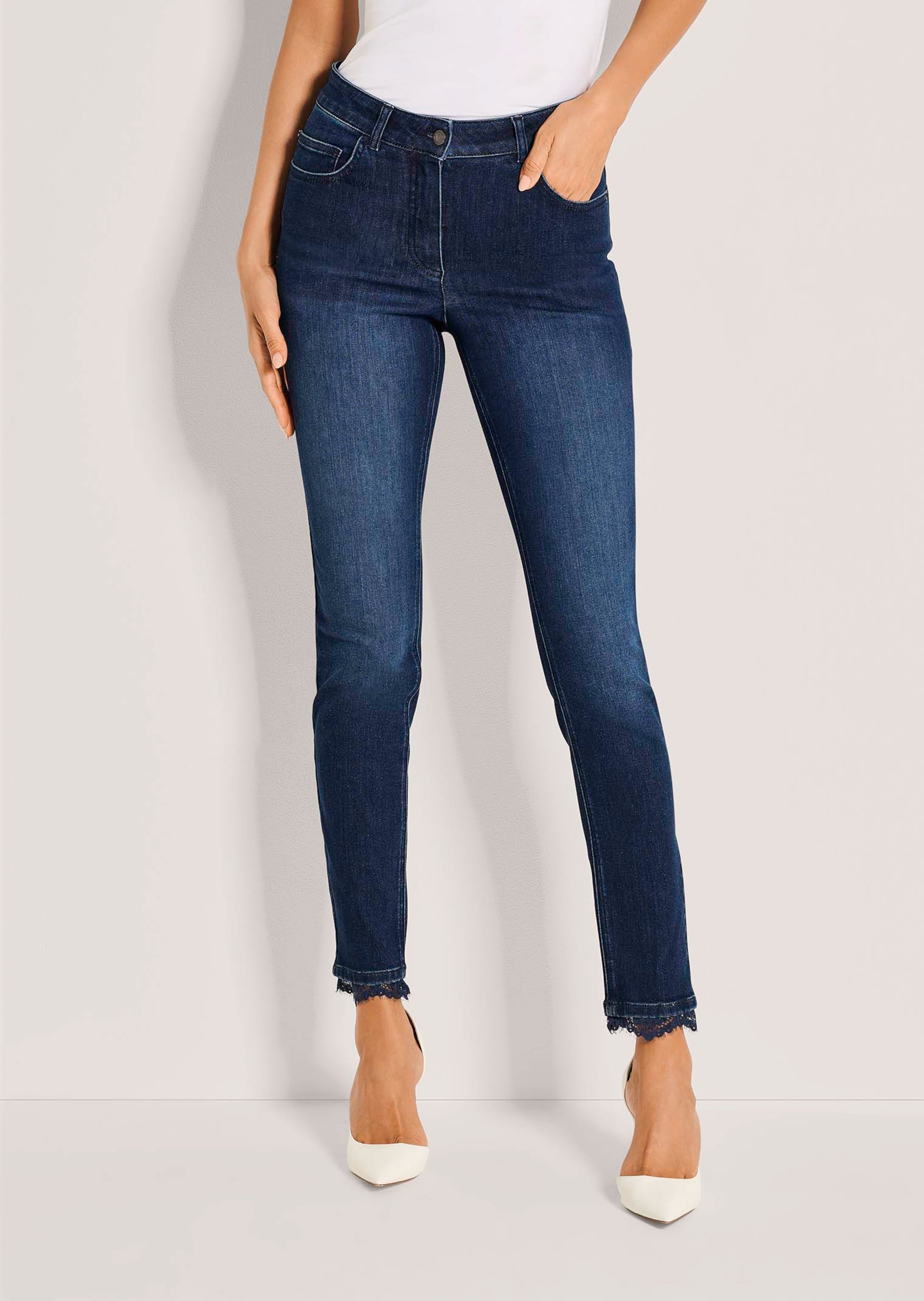 Slim-Cut-Jeans mit Spitzen-Akzenten